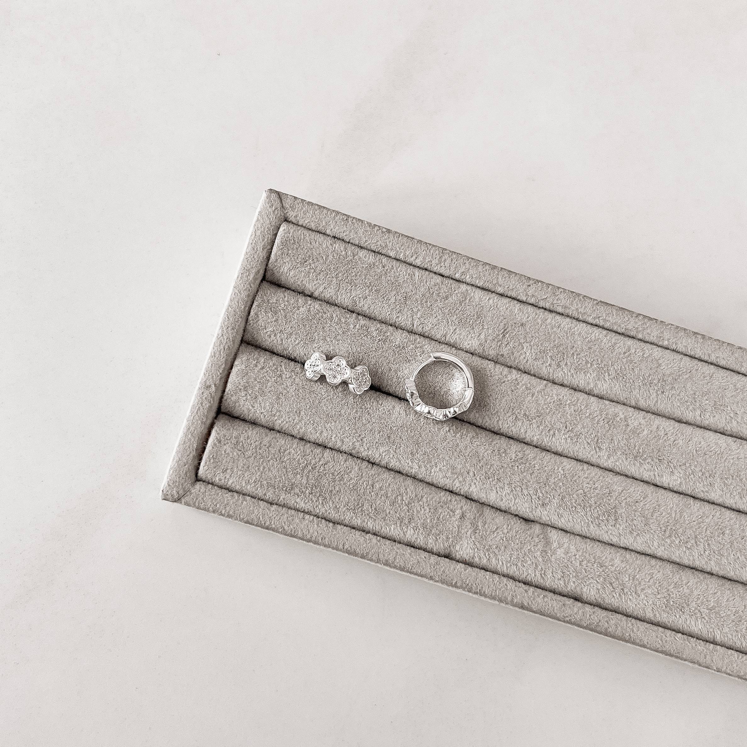 Imagem Secundária Argola click trevos cravejados 11mm