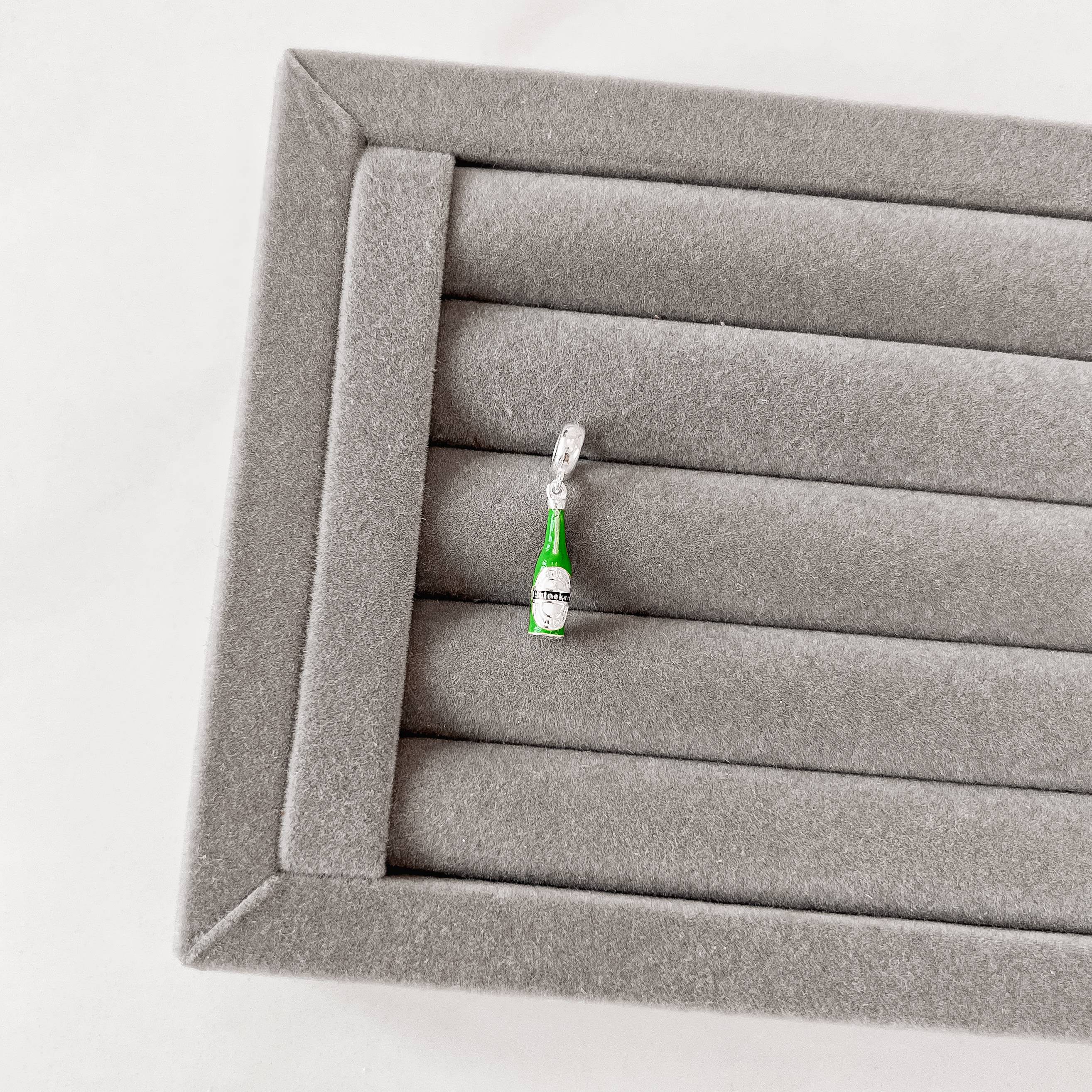 Imagem Berloque pingente Heineken resina 17mm