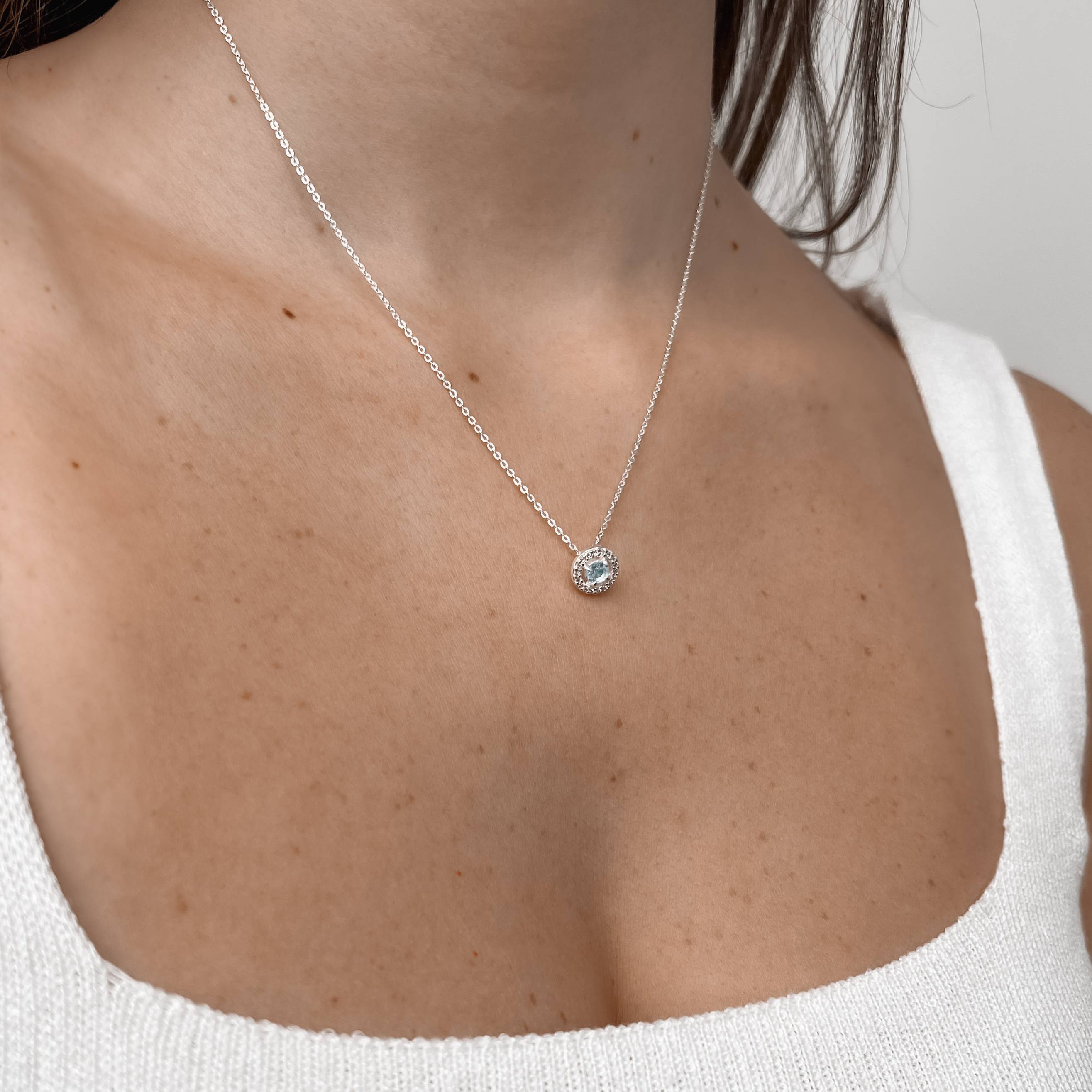 Imagem Colar zircônia redonda azul claro com cravejado 9mm corrente cadeadinho 45cm