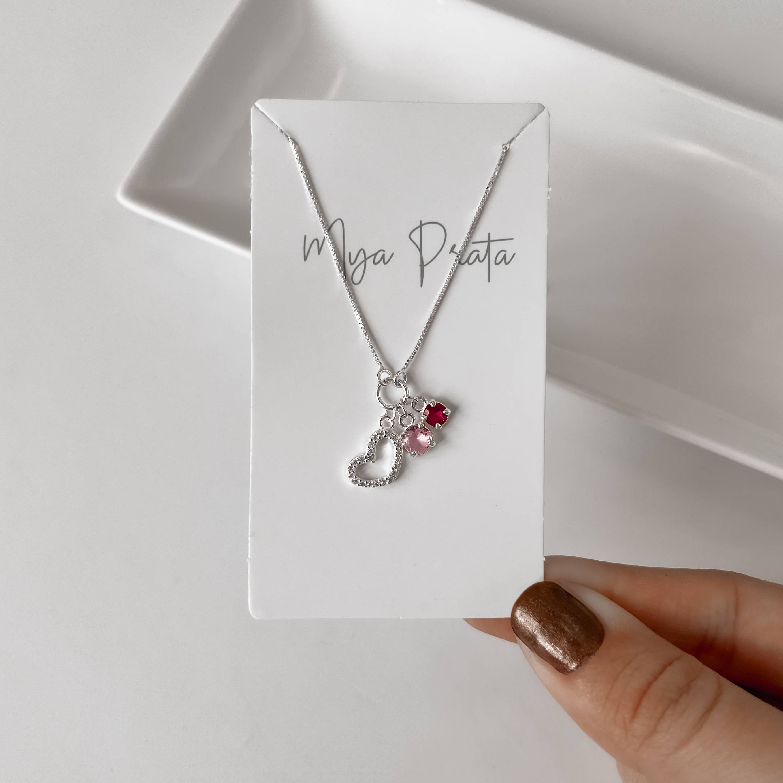 Imagem Colar entremeio círculo pingentes coração de lado vazado cravejado, zircônias rosa e cereja v12 45cm