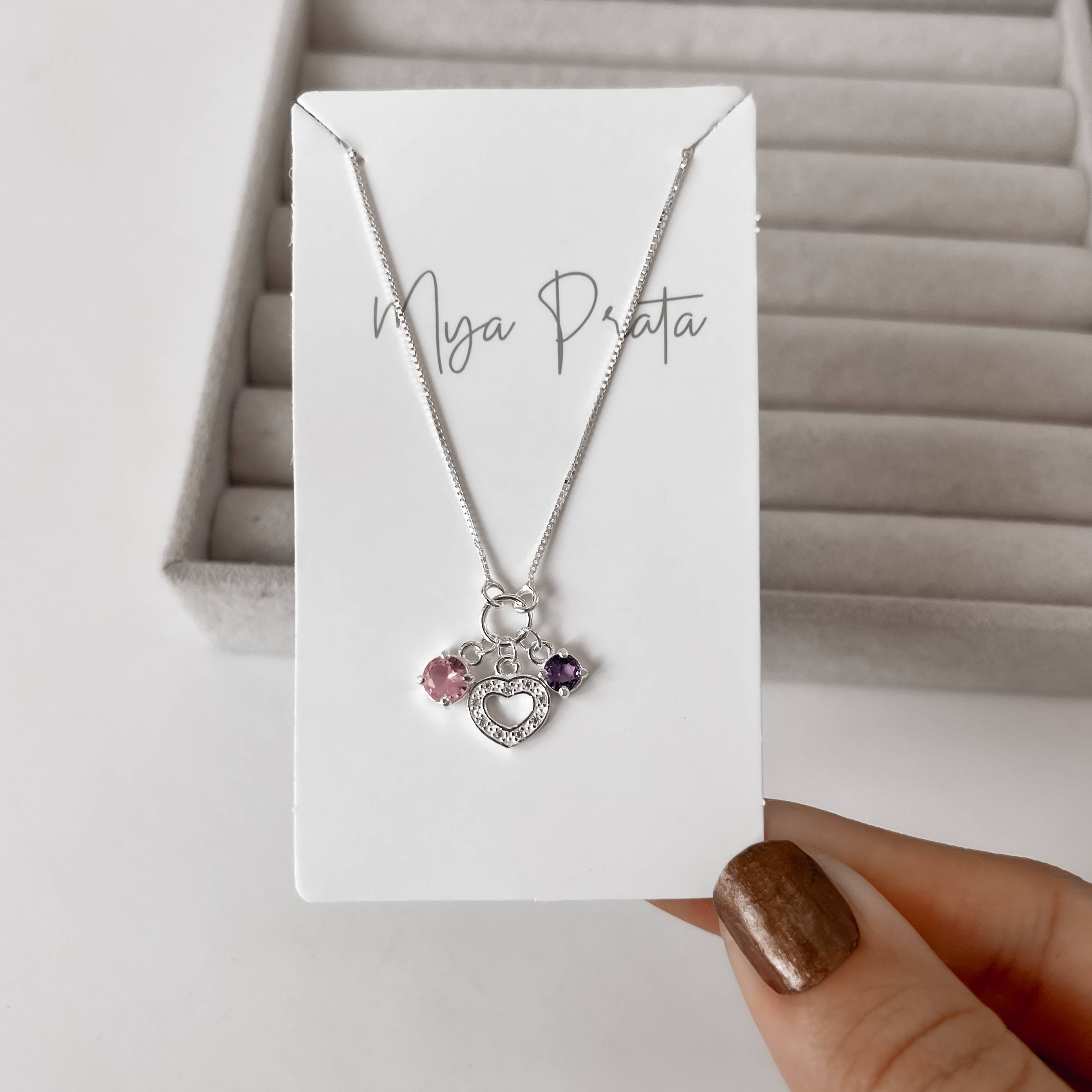 Imagem Secundária Colar entremeio círculo pingentes coração vazado cravejado, zircônias rosa e roxo v12 45cm