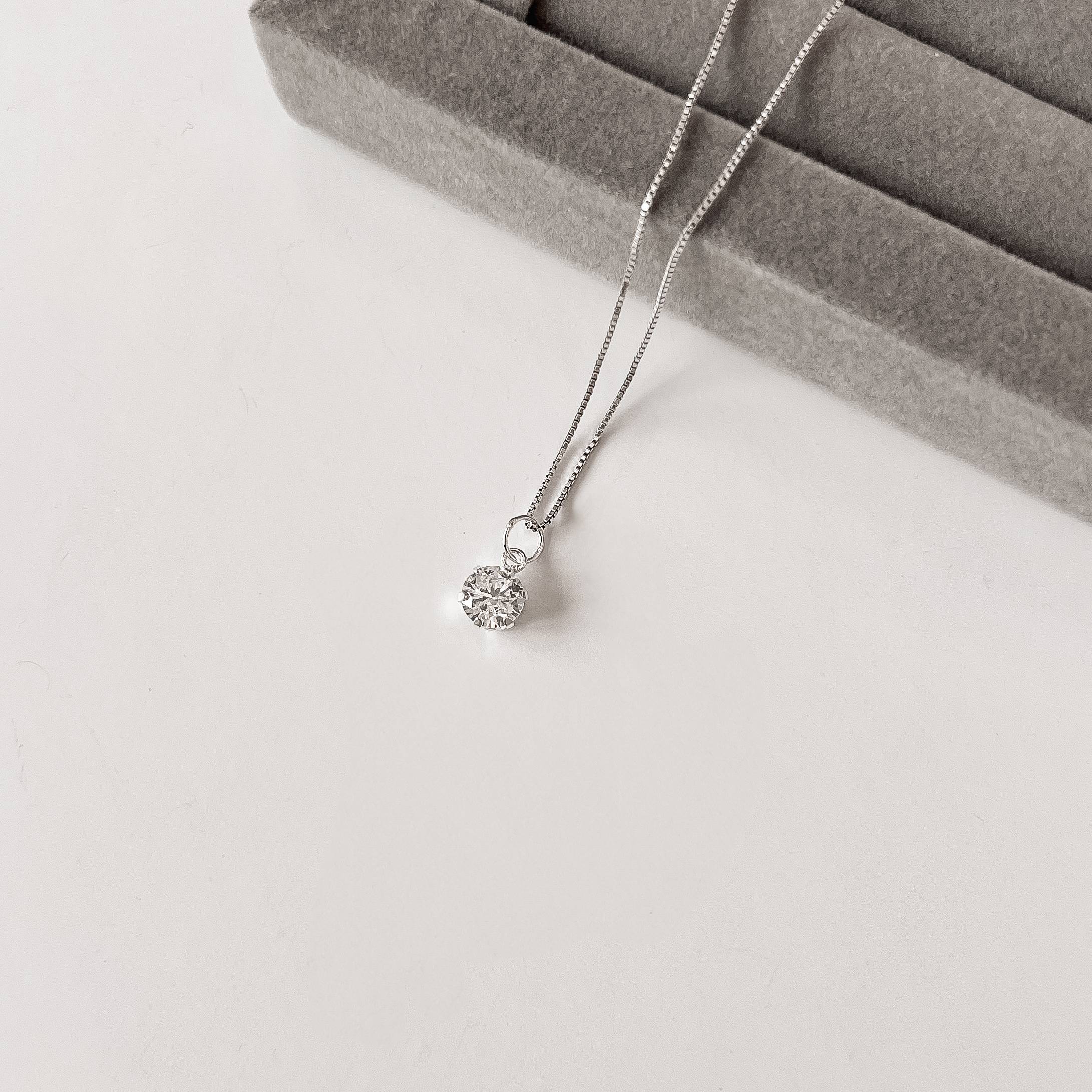 Imagem Colar pingente zircônia redonda cristal 7mm caixa alta 45cm