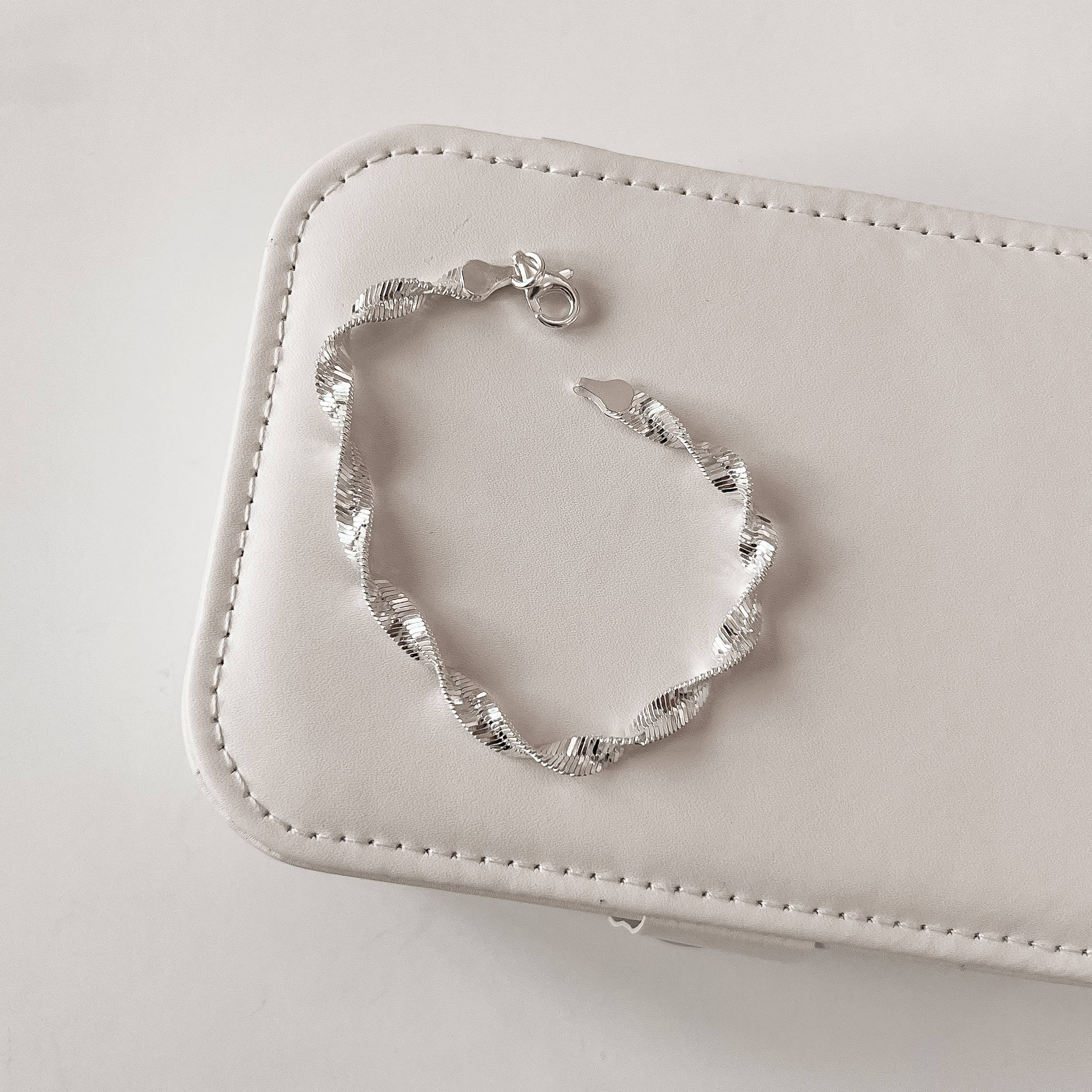 Imagem Secundária Pulseira corrente laminada torcida 5.5 20cm