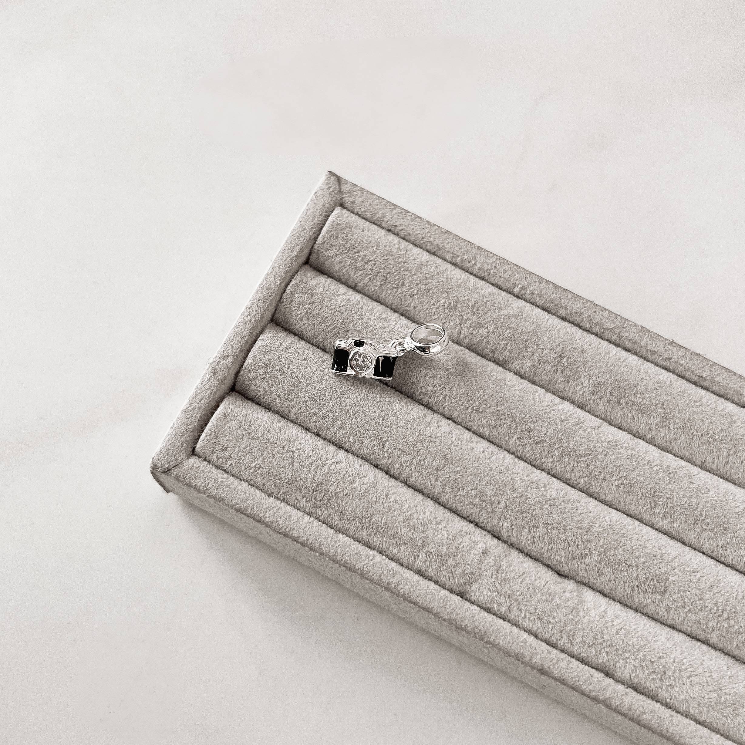 Imagem Secundária Berloque pingente câmera com zircônia resina 10mm