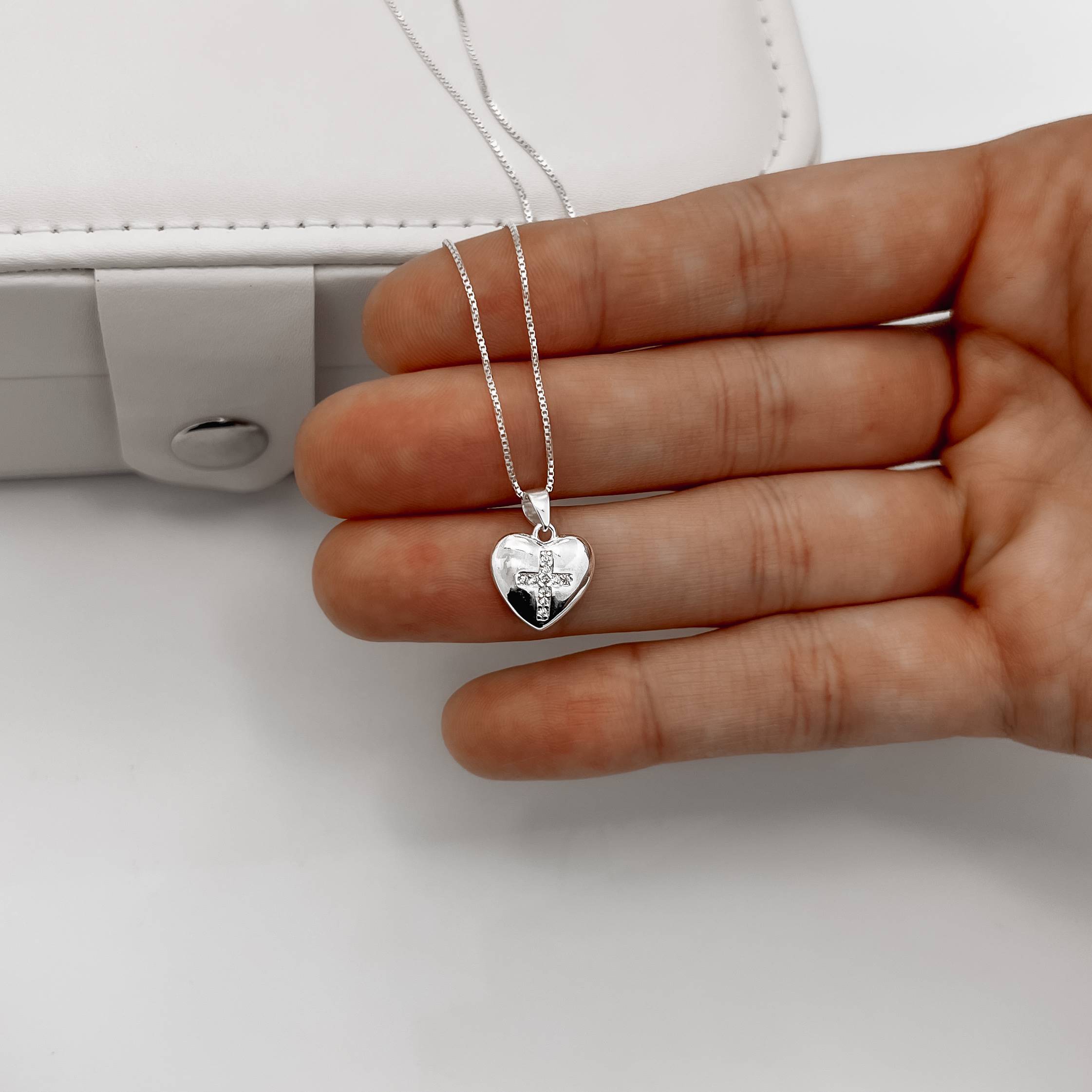 Imagem Secundária Colar pingente coração com cruz cravejada 11mm 45cm