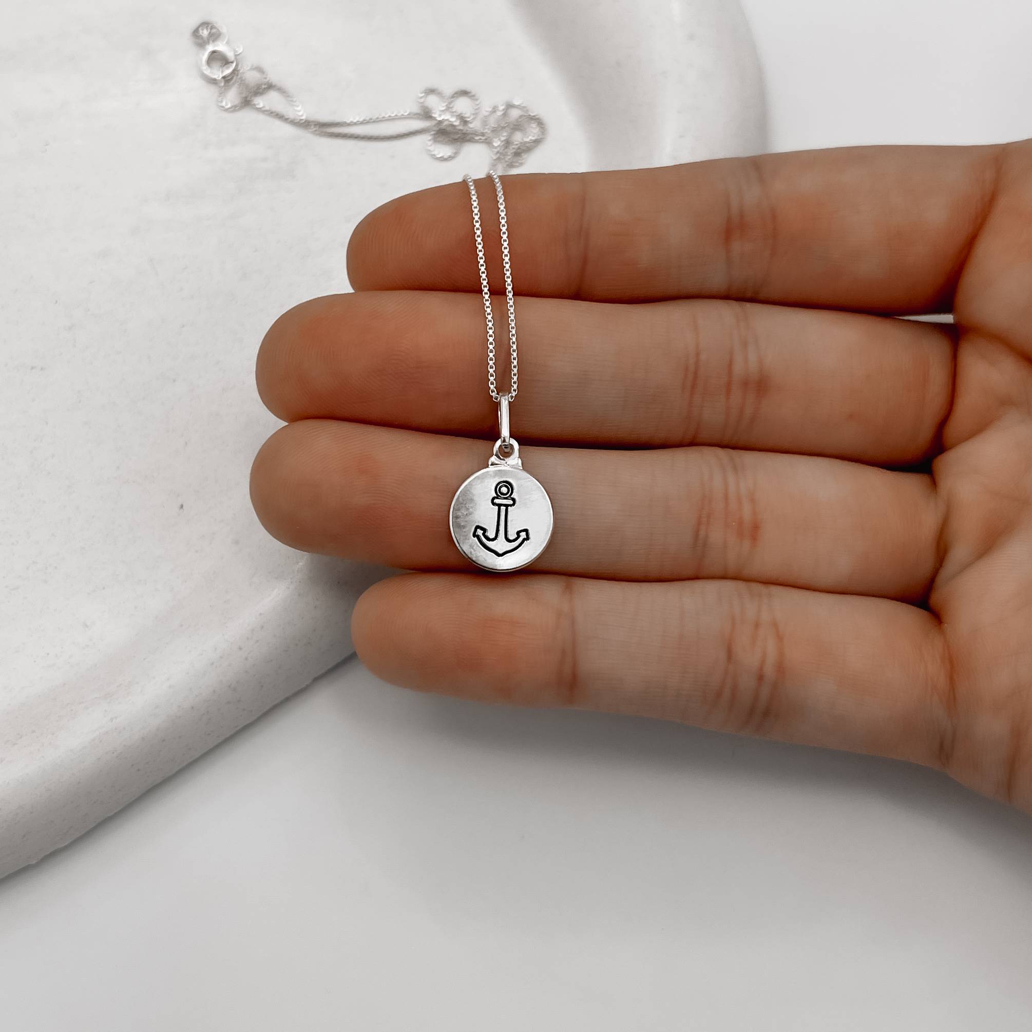 Imagem Secundária Colar pingente medalha ancora resina 45cm