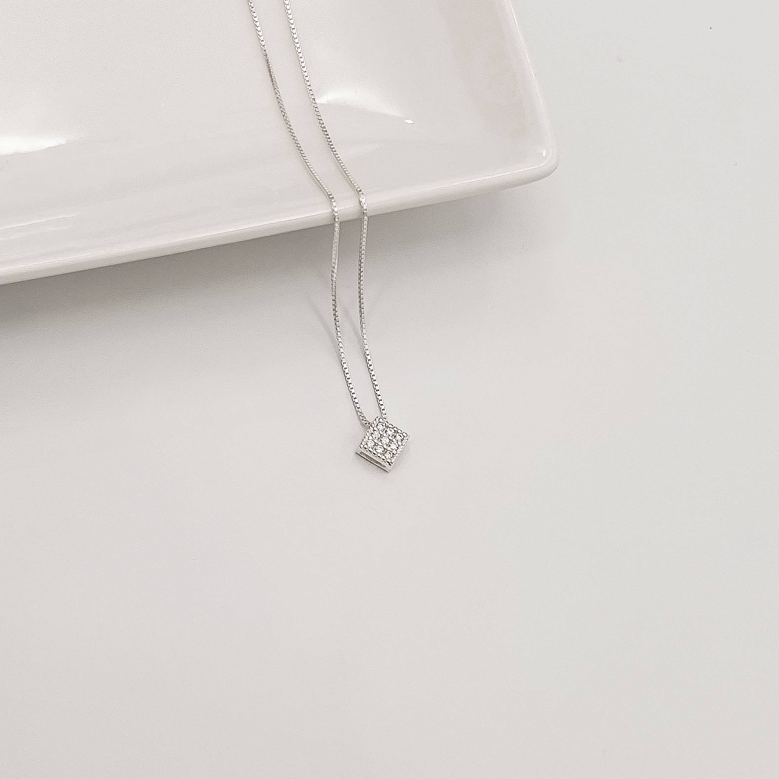 Colar losango cravejado 8mm 40cm