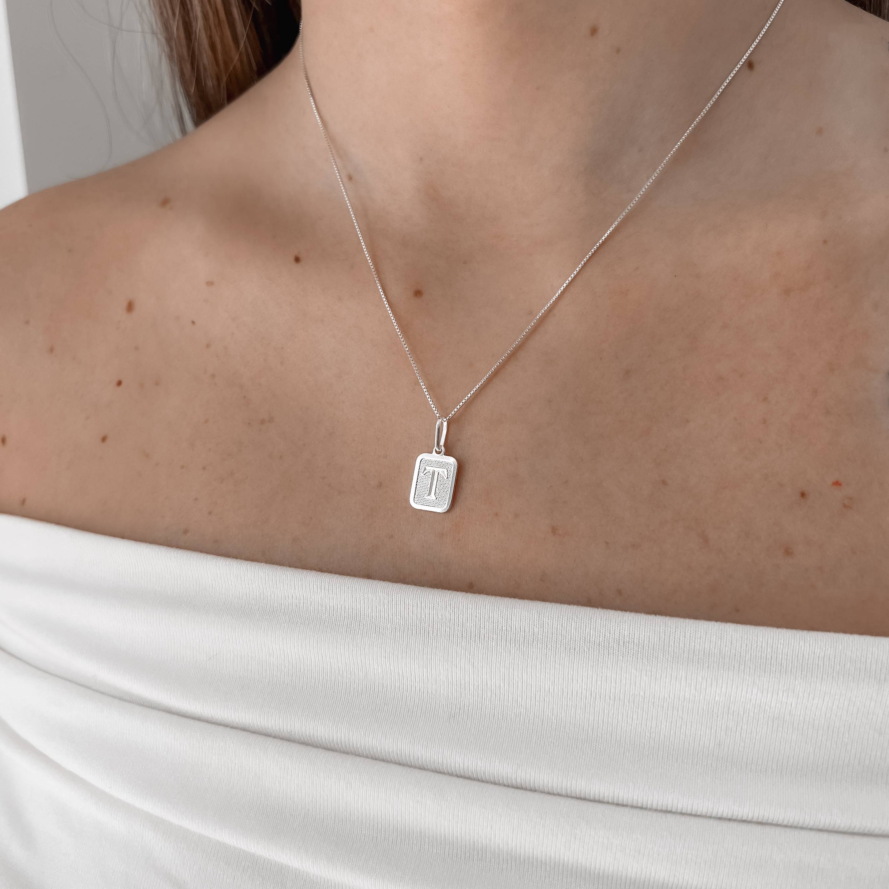 Imagem Colar pingente placa letra T 12mm 45cm