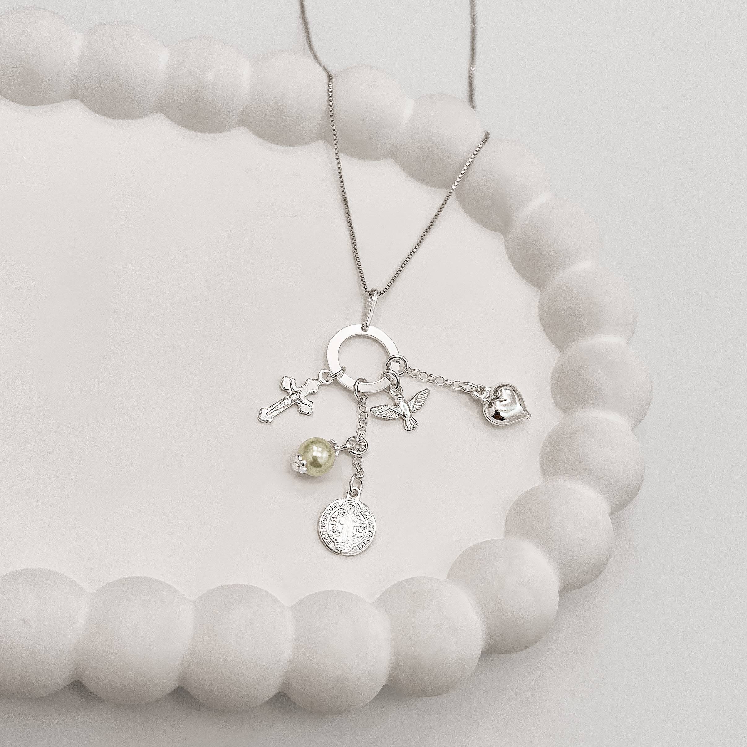 Imagem Colar pingente círculo vazado com patuá religioso 45cm