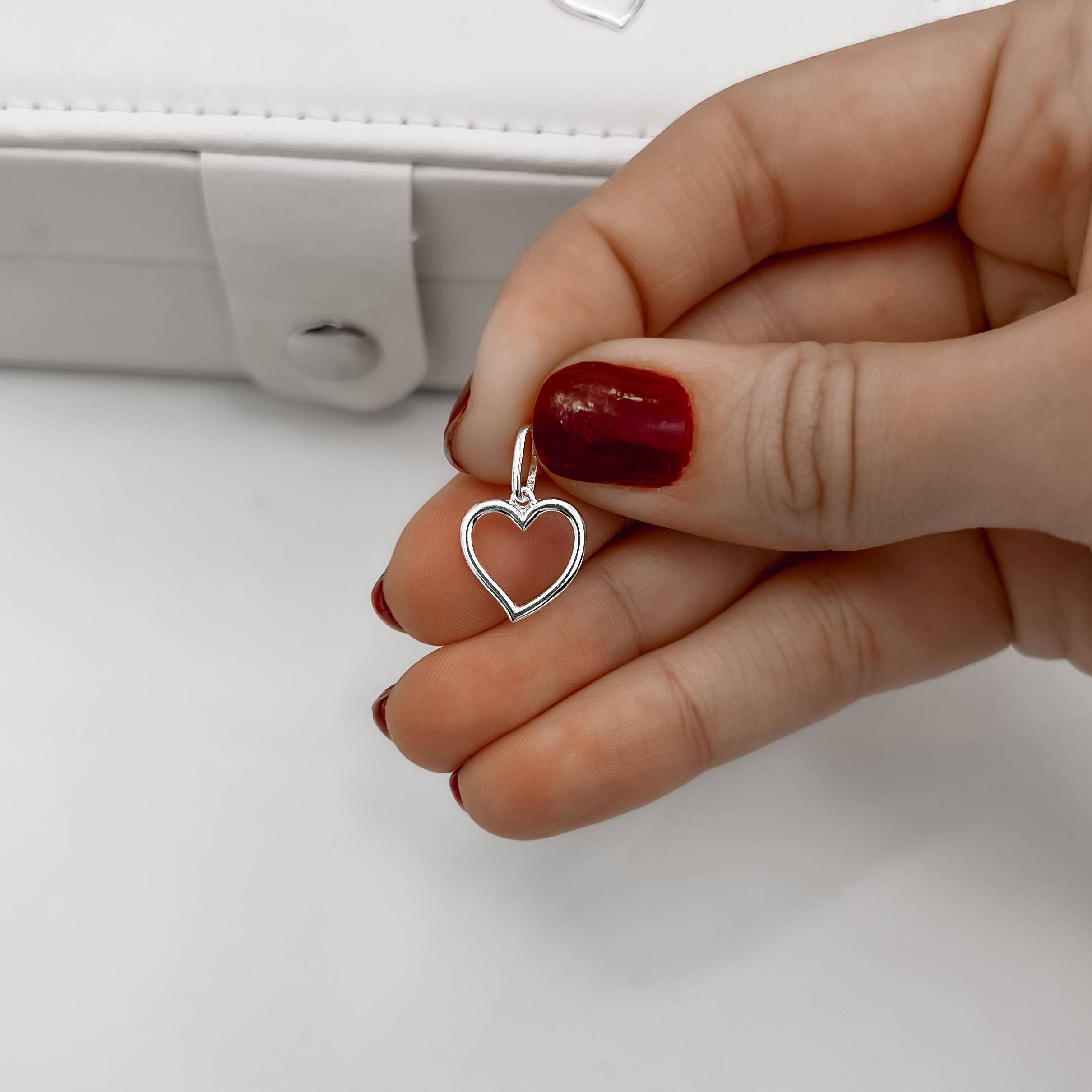 Pingente coração vazado 13mm