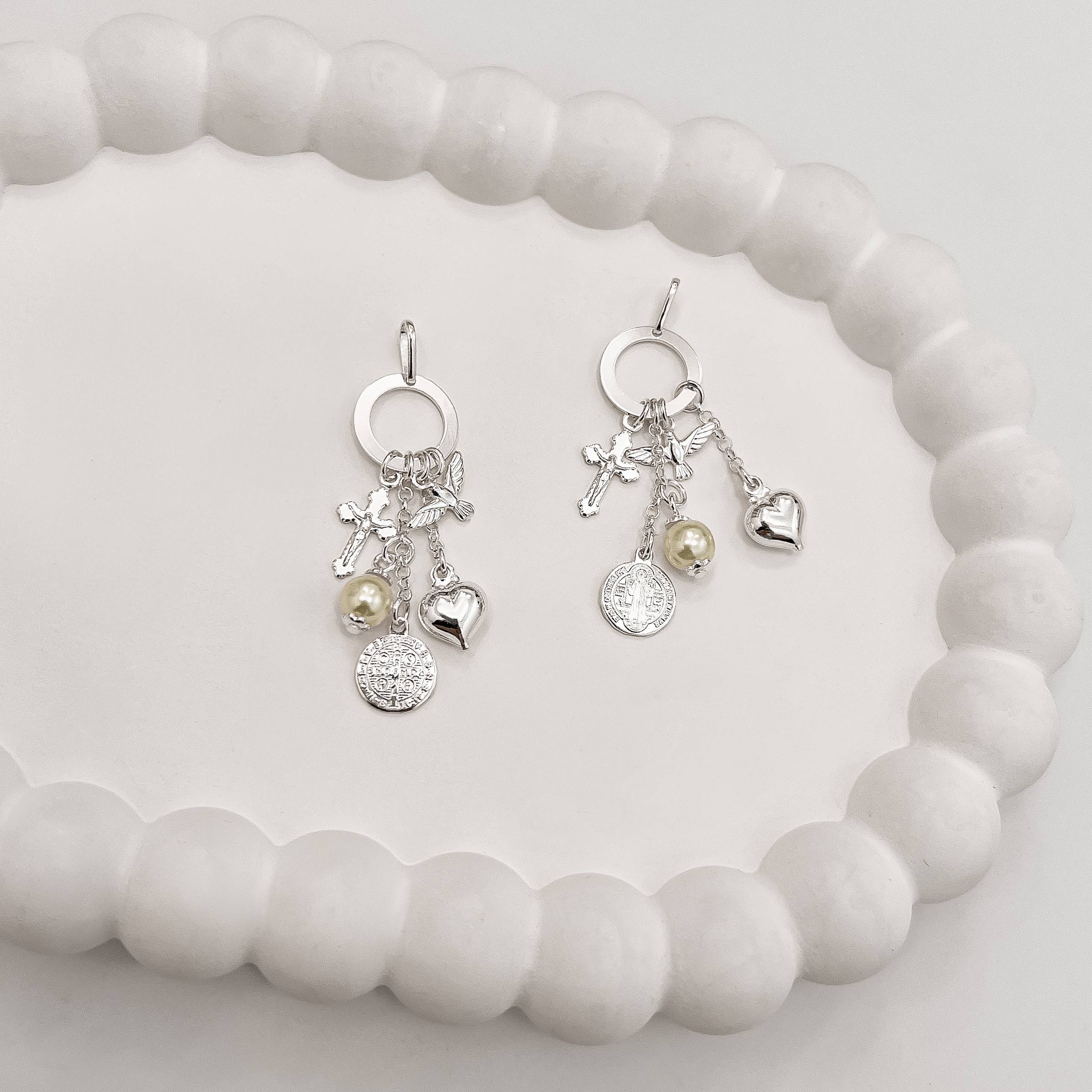 Imagem Pingente círculo vazado com patuá religioso