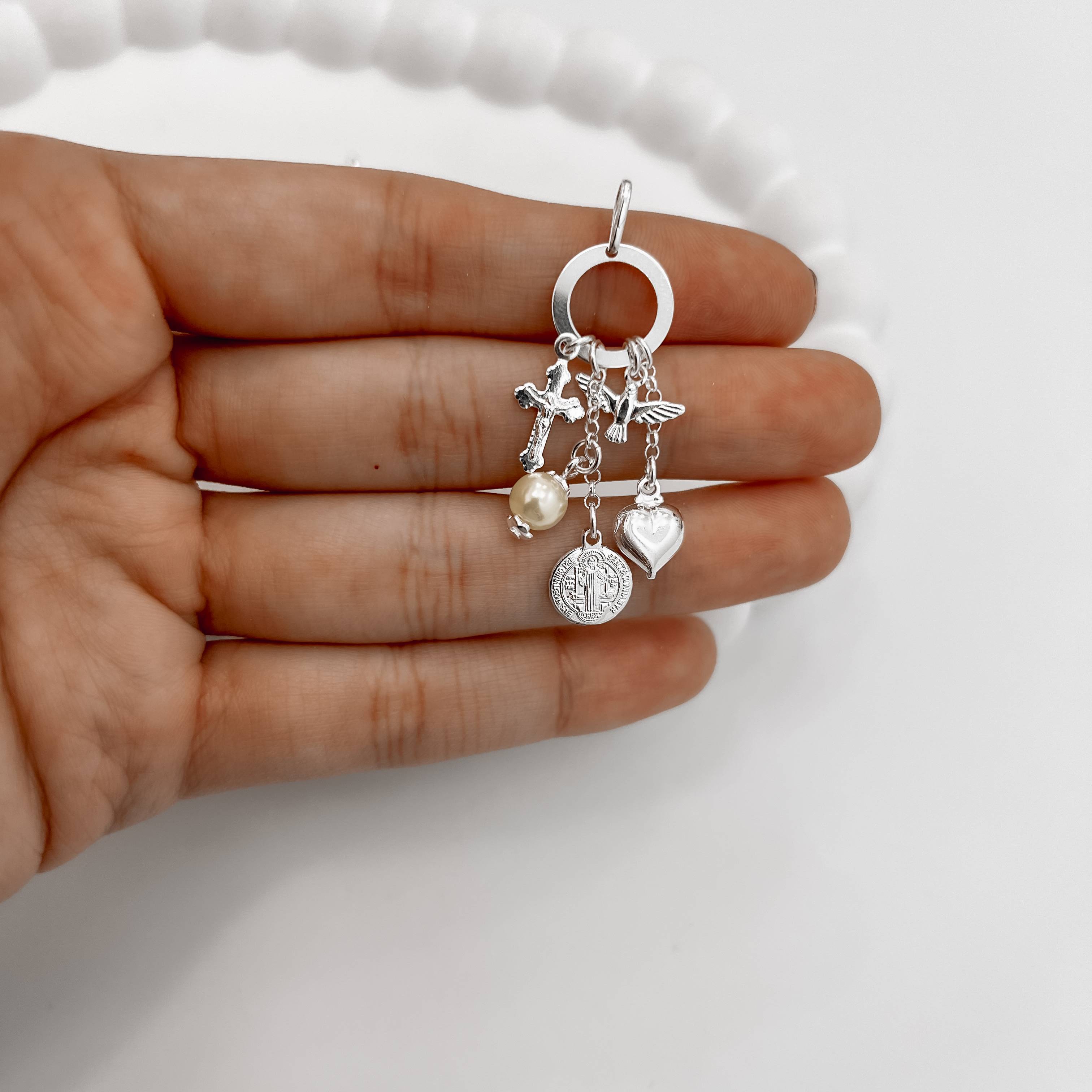 Imagem Secundária Pingente círculo vazado com patuá religioso