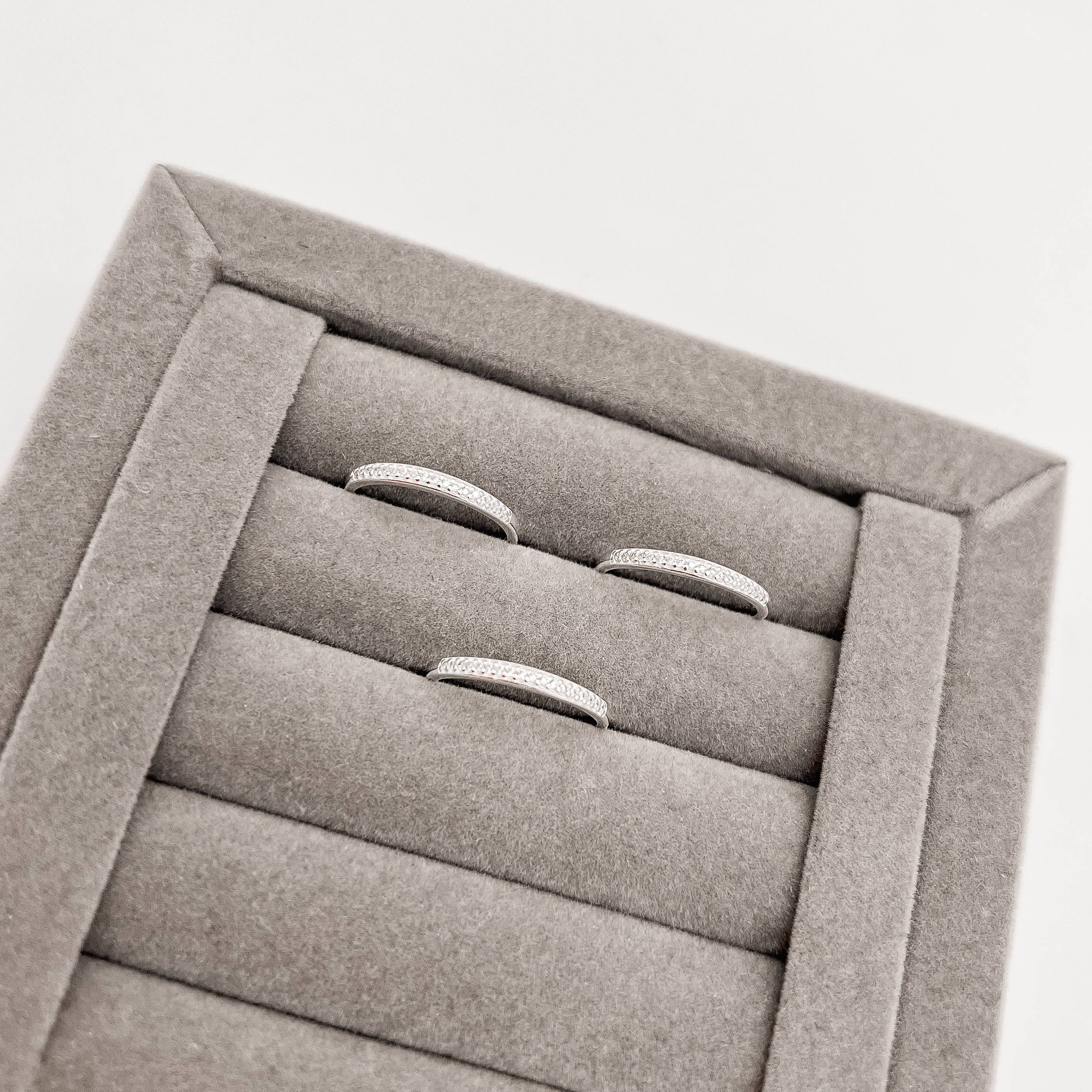 Anel meia aliança cristal