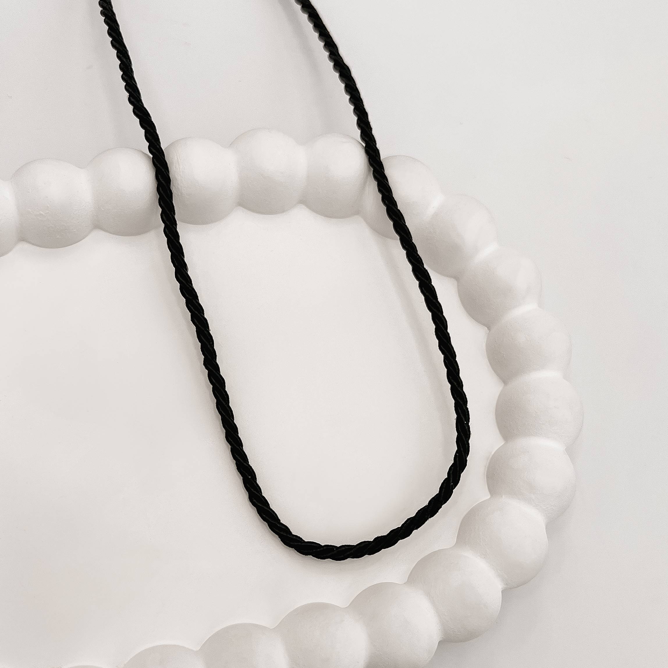 Imagem Choker cordão trançado preto 2mm 40+5cm