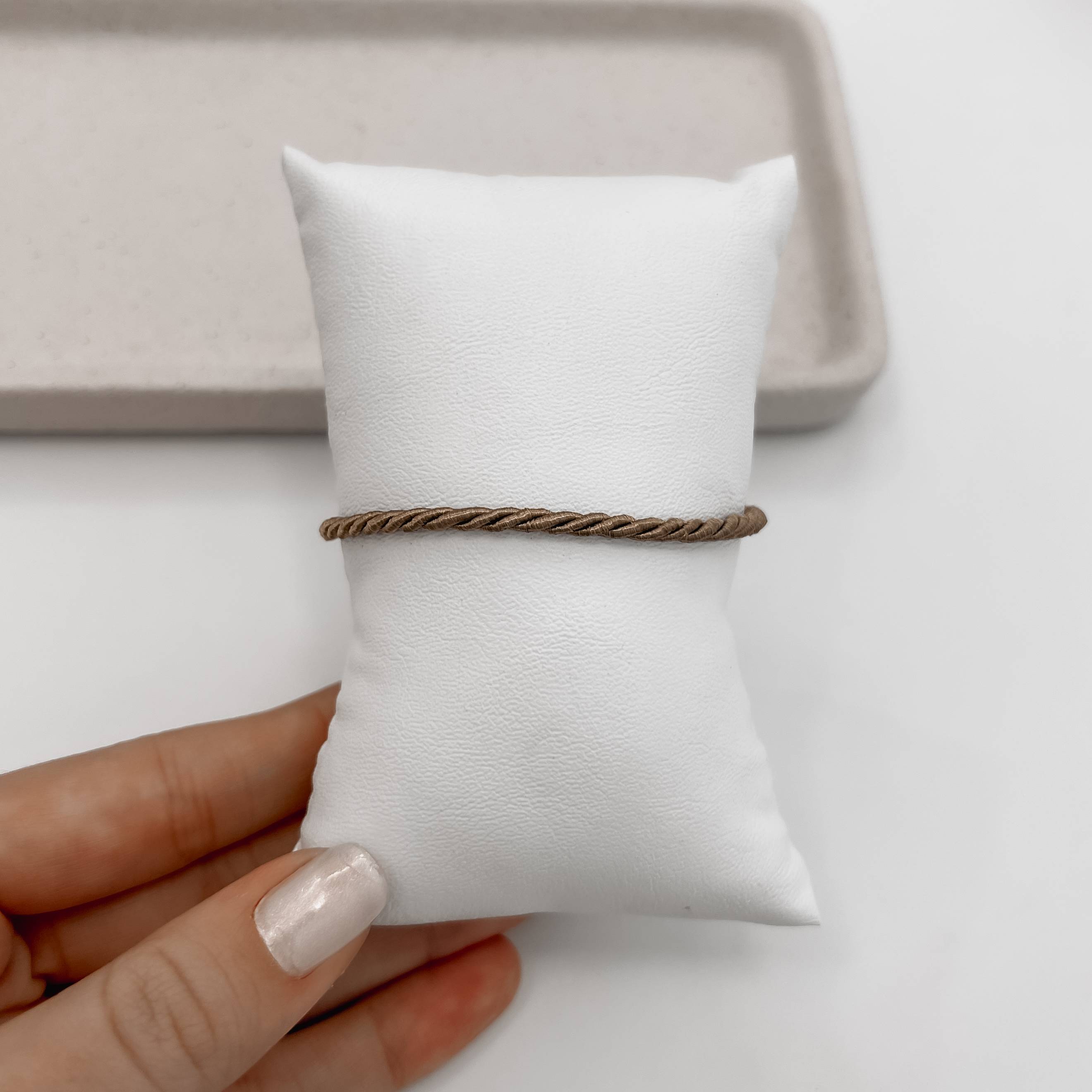 Imagem Secundária Pulseira cordão trançado bege 2mm 16cm com alongadora