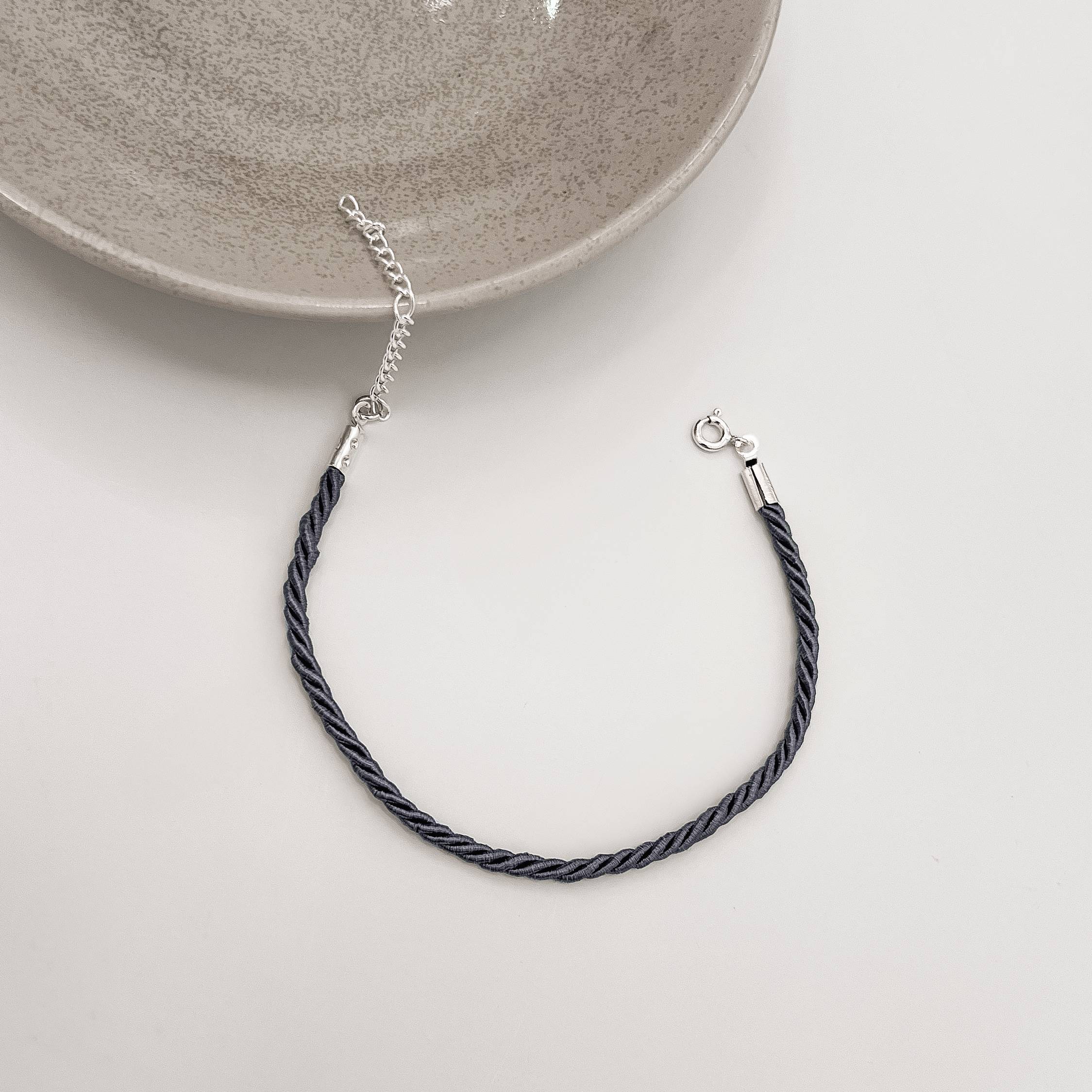 Pulseira cordão trançado cinza 2mm 16cm com alongadora