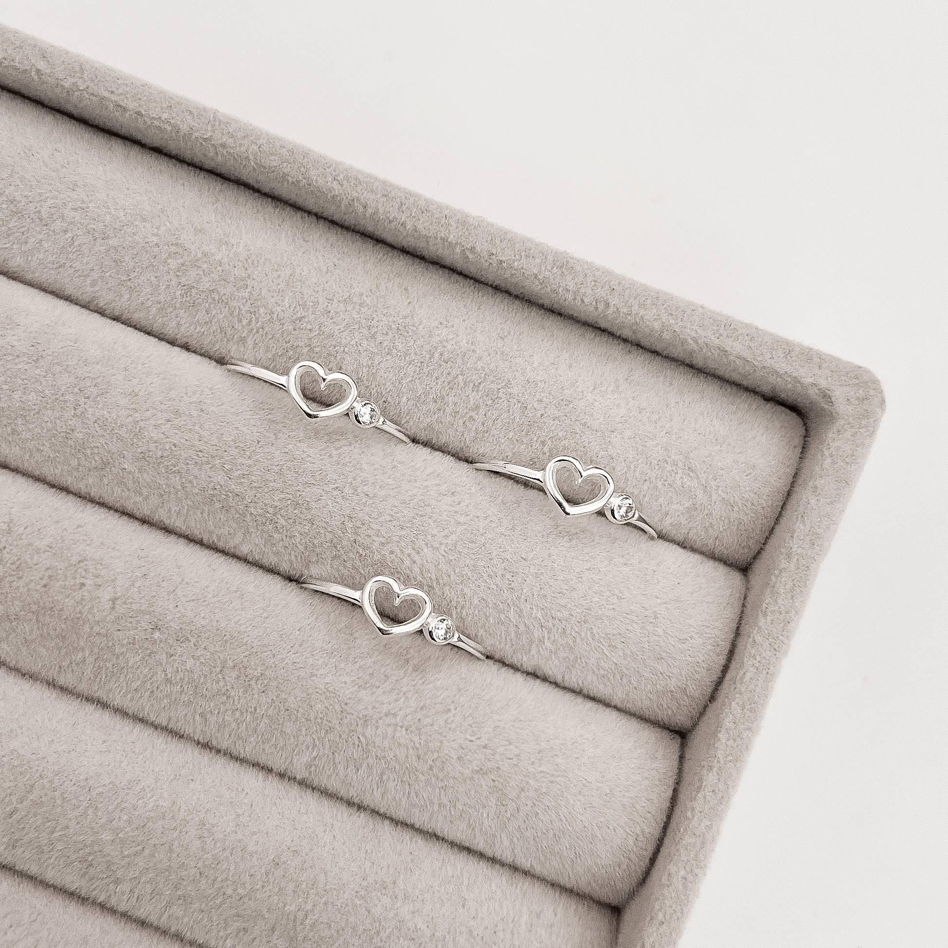 Anel coração vazado e zircônia cristal