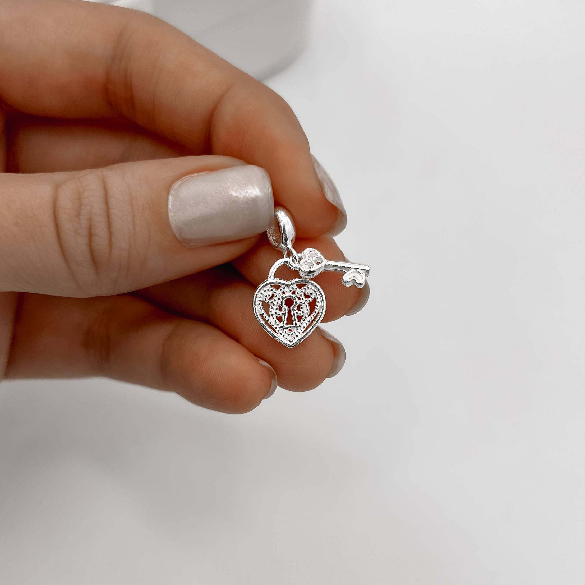 Imagem Secundária Berloque pingente cadeado coração e chave 13mm