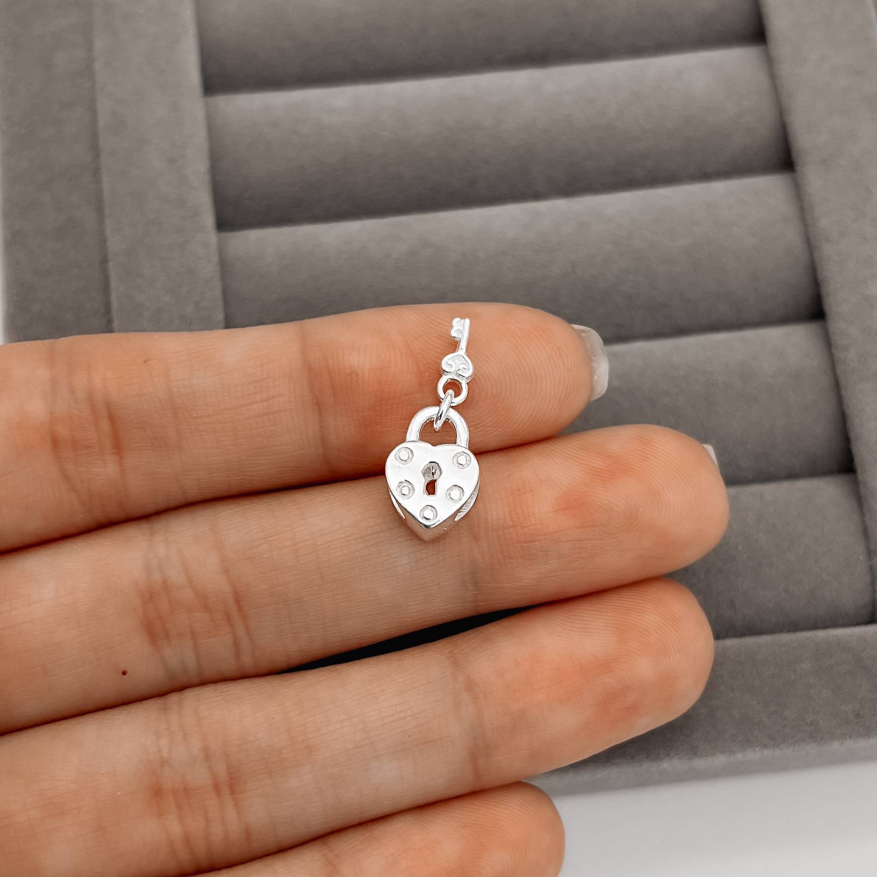 Imagem Secundária Berloque separador cadeado coração com chave 12mm