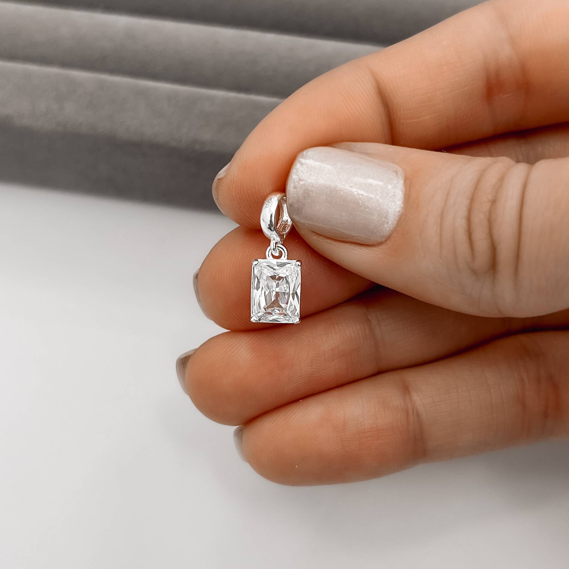 Berloque pingente zircônia retangular cristal 8mm