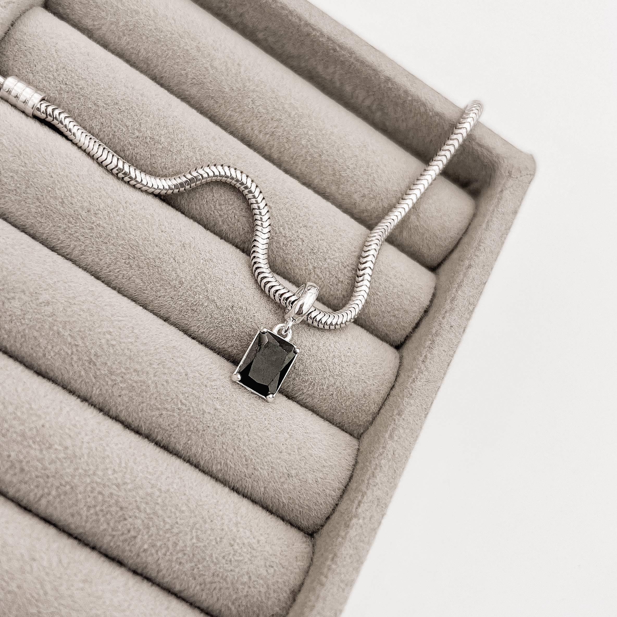 Imagem Secundária Berloque pingente zircônia retangular ônix 8mm