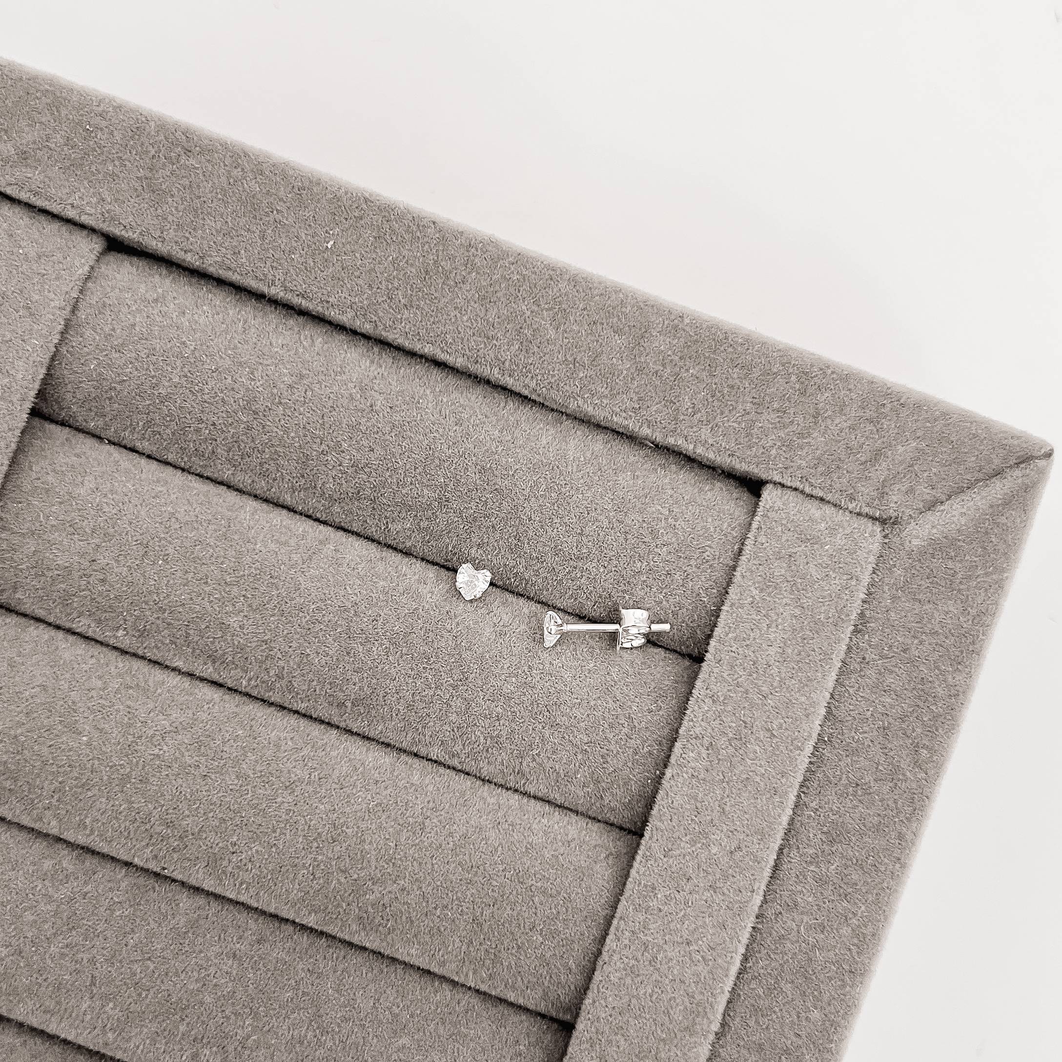 Imagem Secundária Brinco zircônia coração 3mm