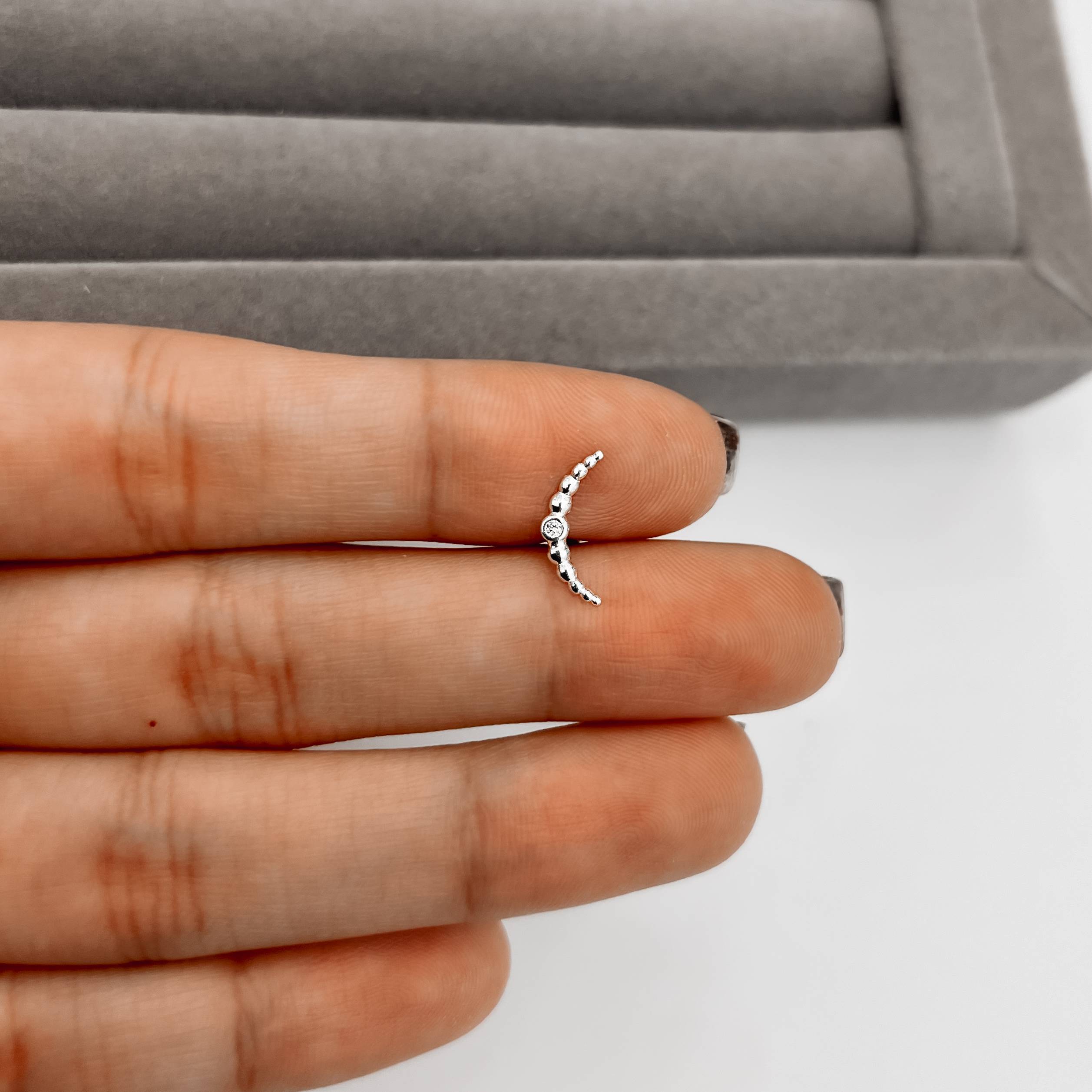 Imagem Secundária Piercing haste cluster bolinhas detalhe zircônia 12mm