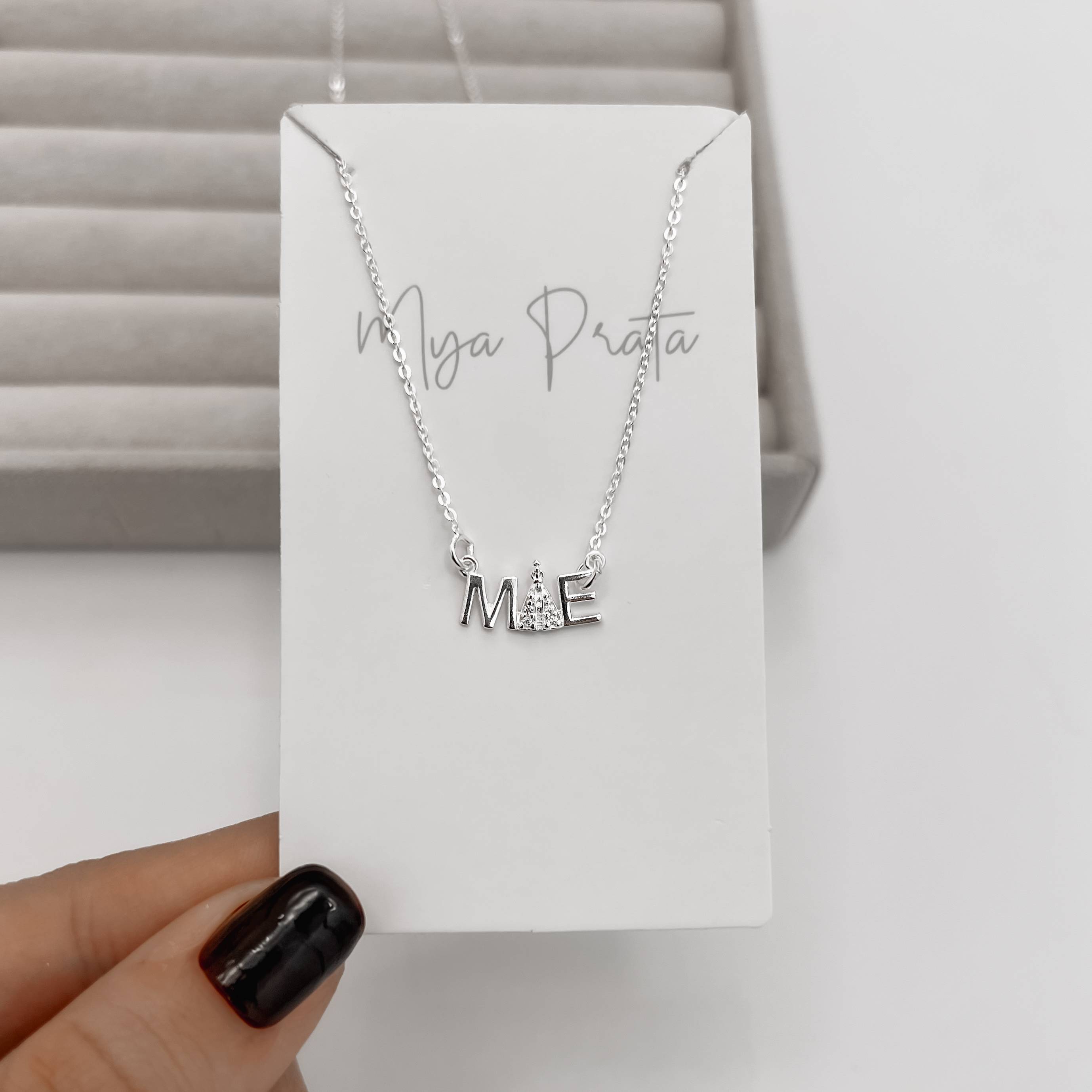 Imagem Colar entremeio Nsa. Sra. Aparecida cravejada escrito mãe 16mm corrente cadeadinho 40+5cm