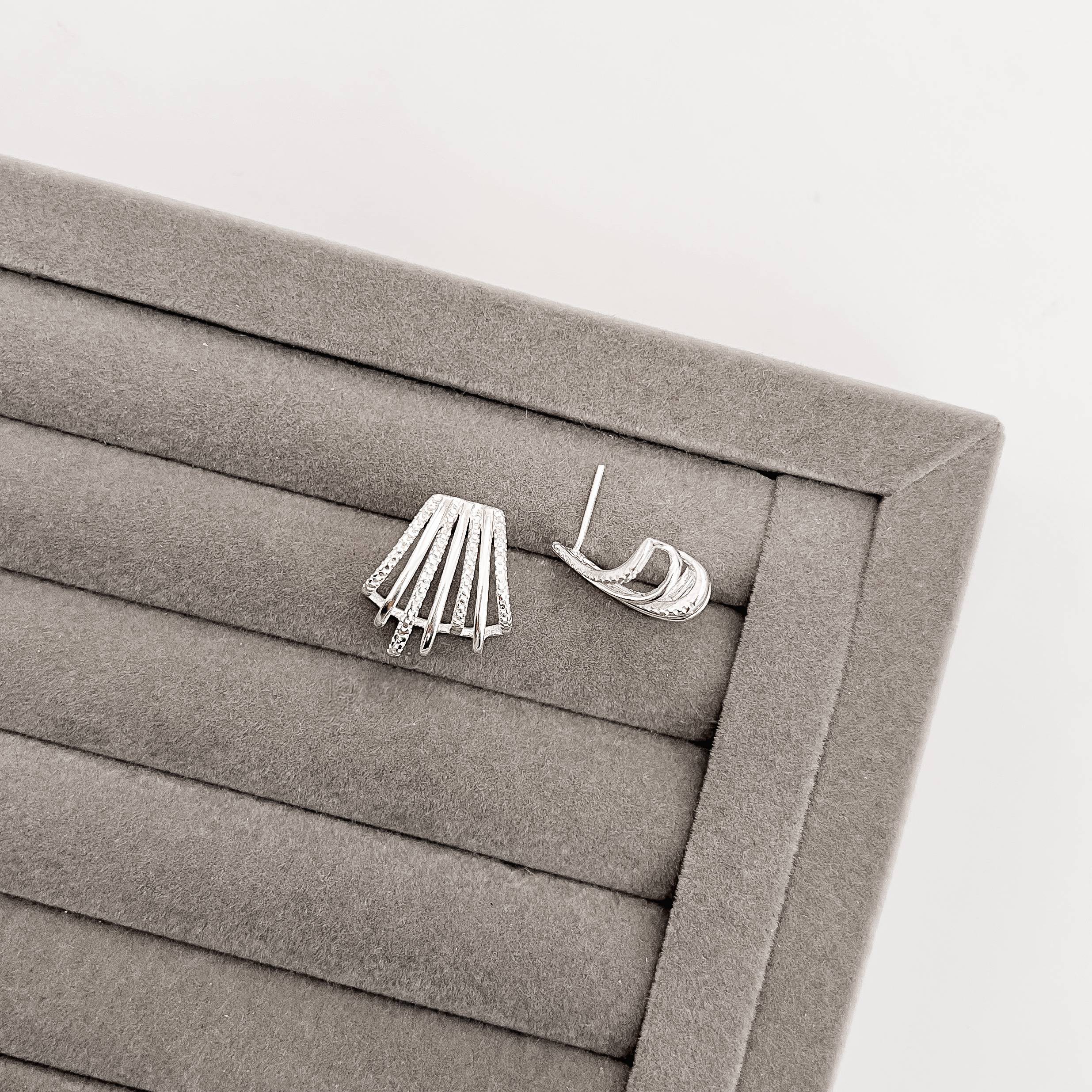 Brinco fios lisos e desenhados 19mm