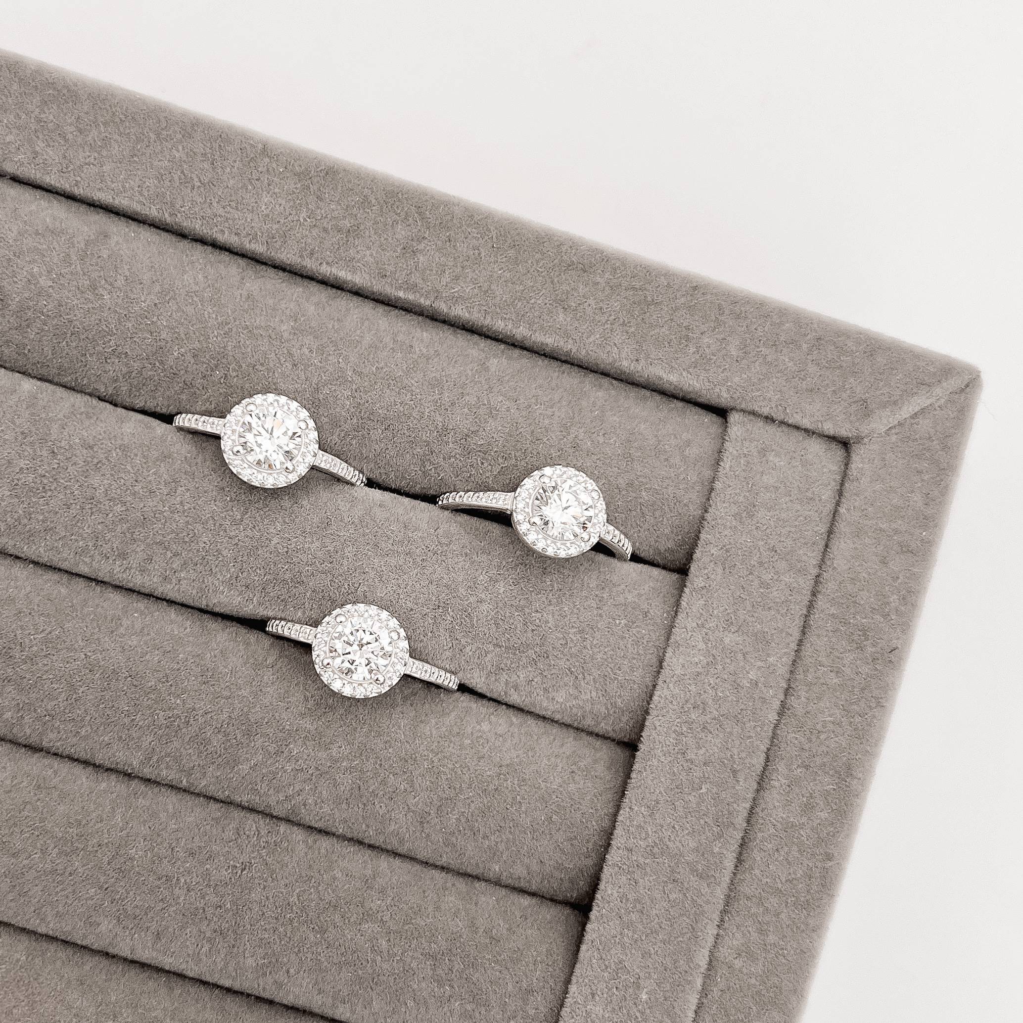 Imagem Anel zircônia redonda 6mm com cravejado cristal