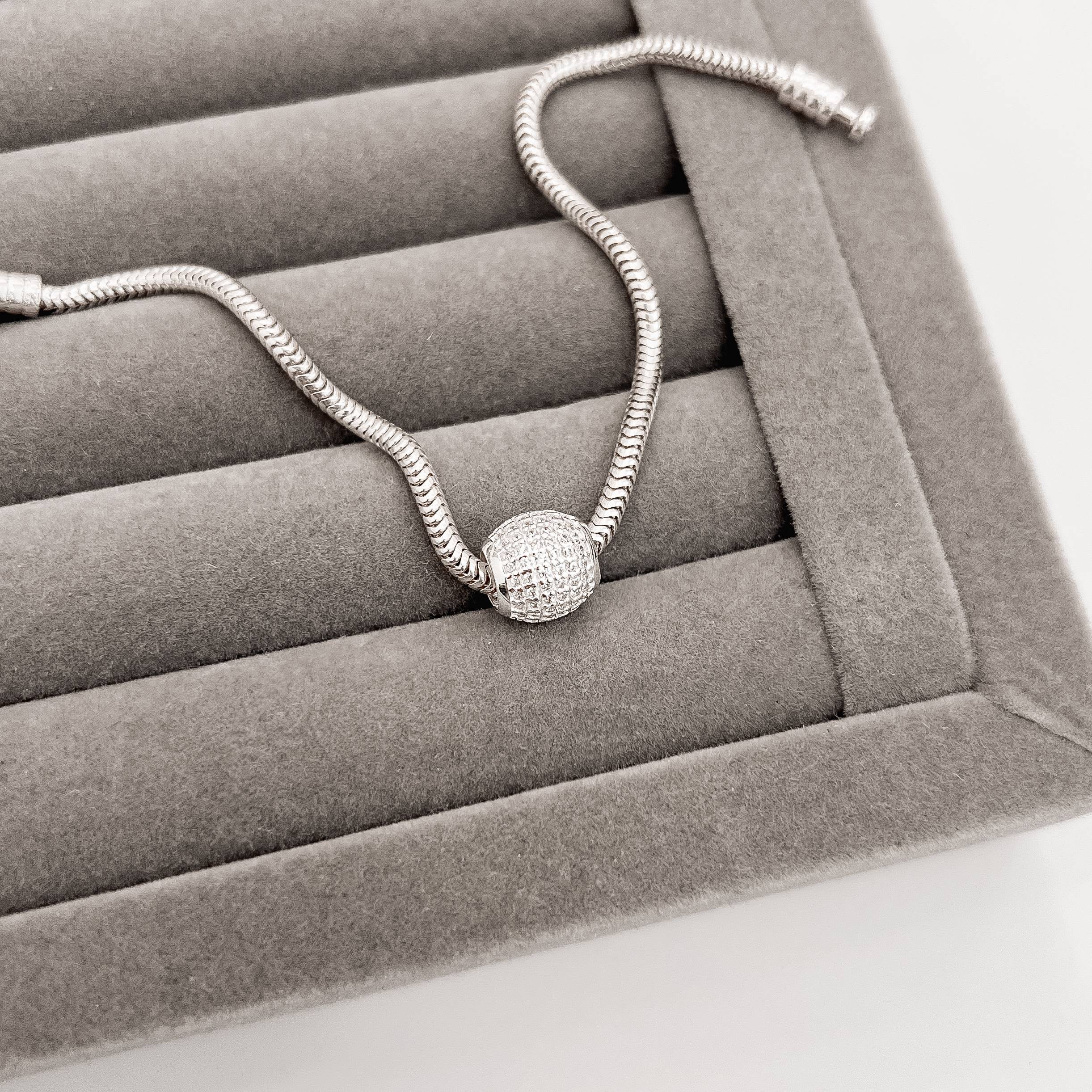 Berloque separador todo cravejado cristal 9mm