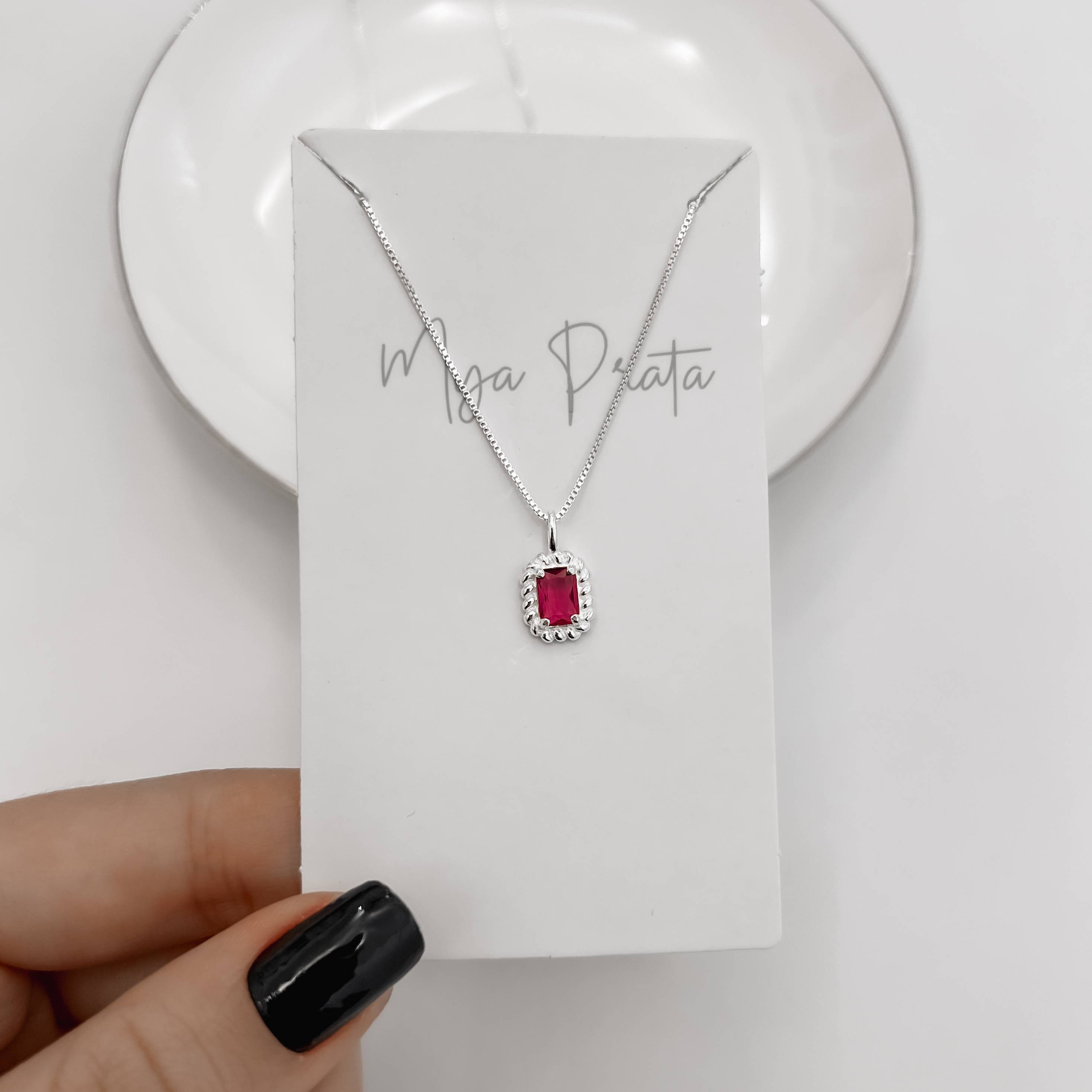 Colar pingente zircônia retangular cereja detalhe torcido 10mm 45cm