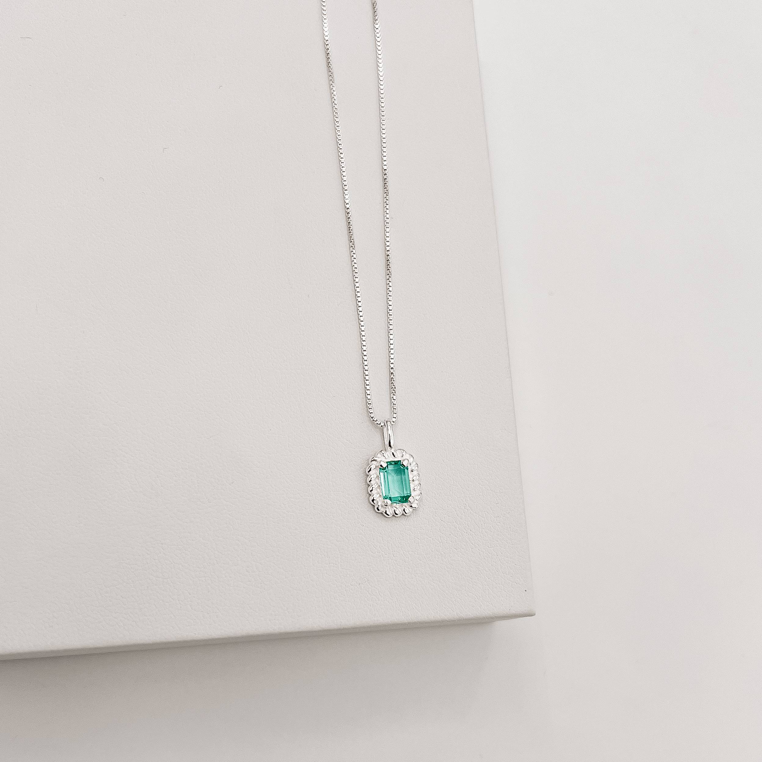 Colar pingente zircônia retangular acqua detalhe torcido 10mm 45cm