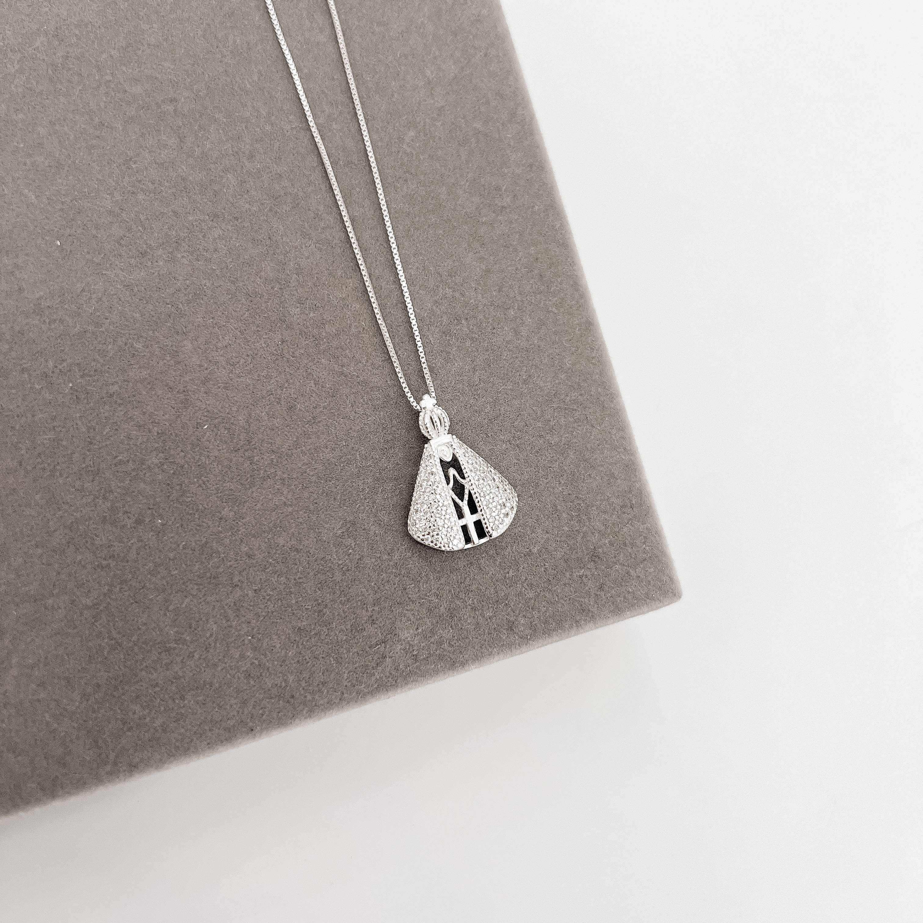 Imagem Colar Nsa. Sra. Aparecida trabalhada cravejada 21mm 45cm