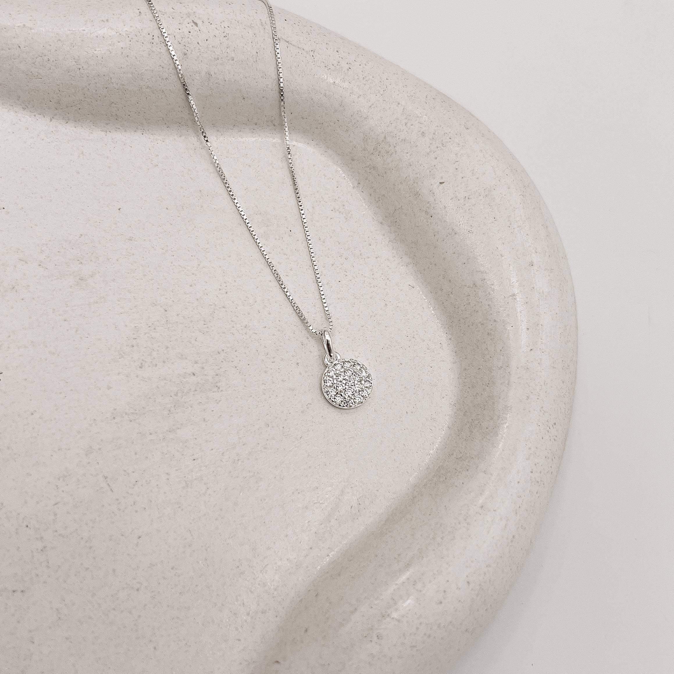 Imagem Colar pingente botão com zircônias 8mm 40cm