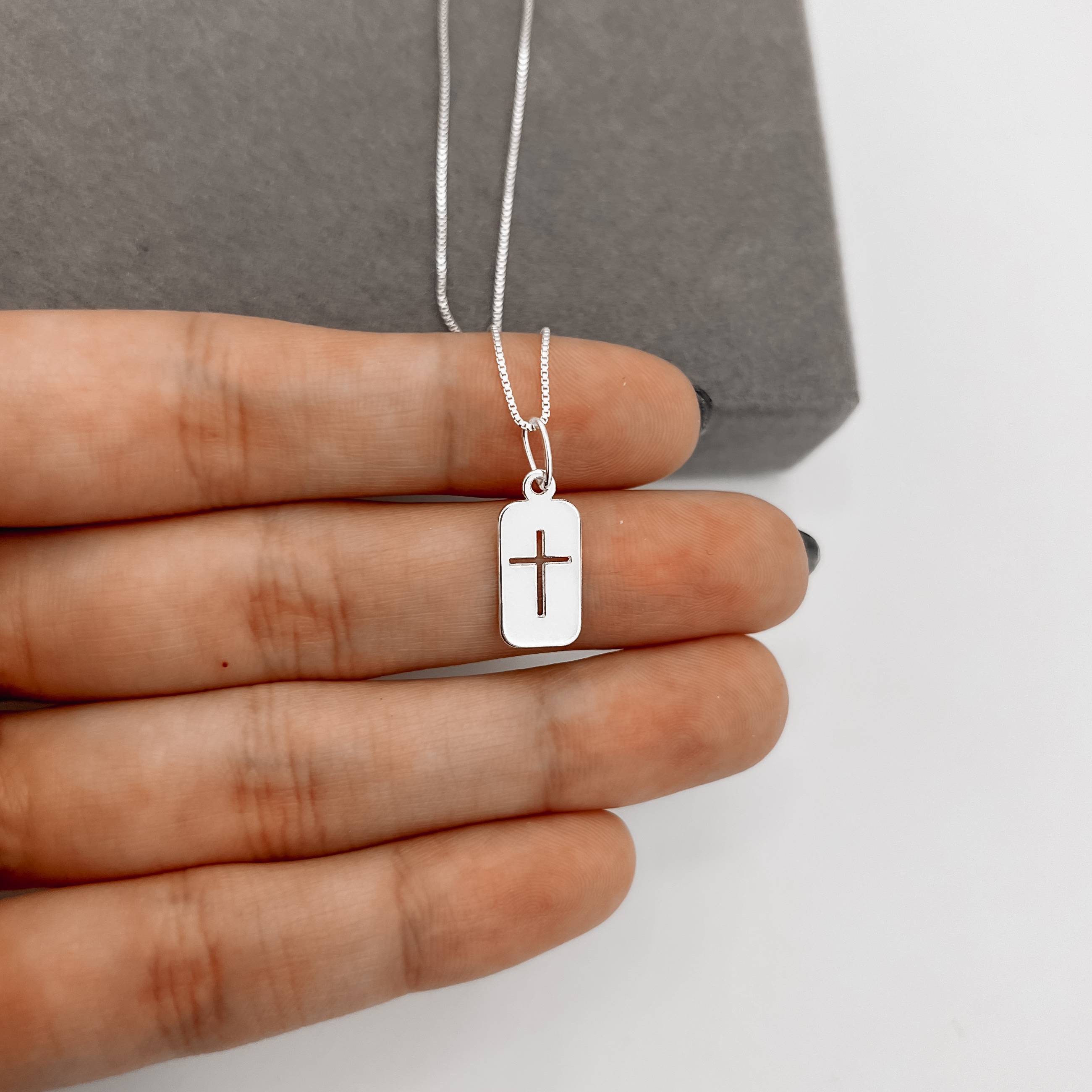 Imagem Colar pingente placa cruz vazada 14mm 45cm