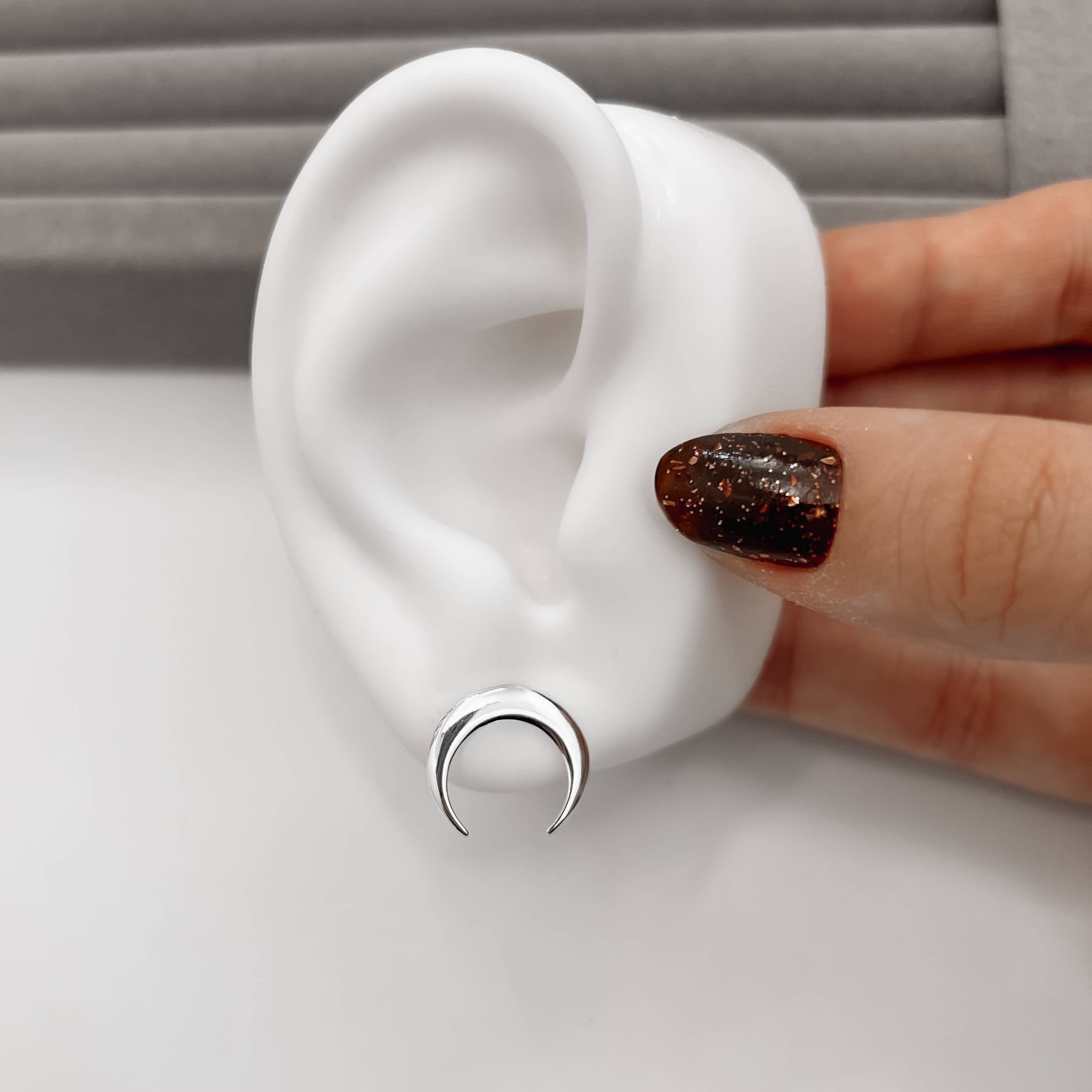 Imagem Brinco lua invertida 16mm