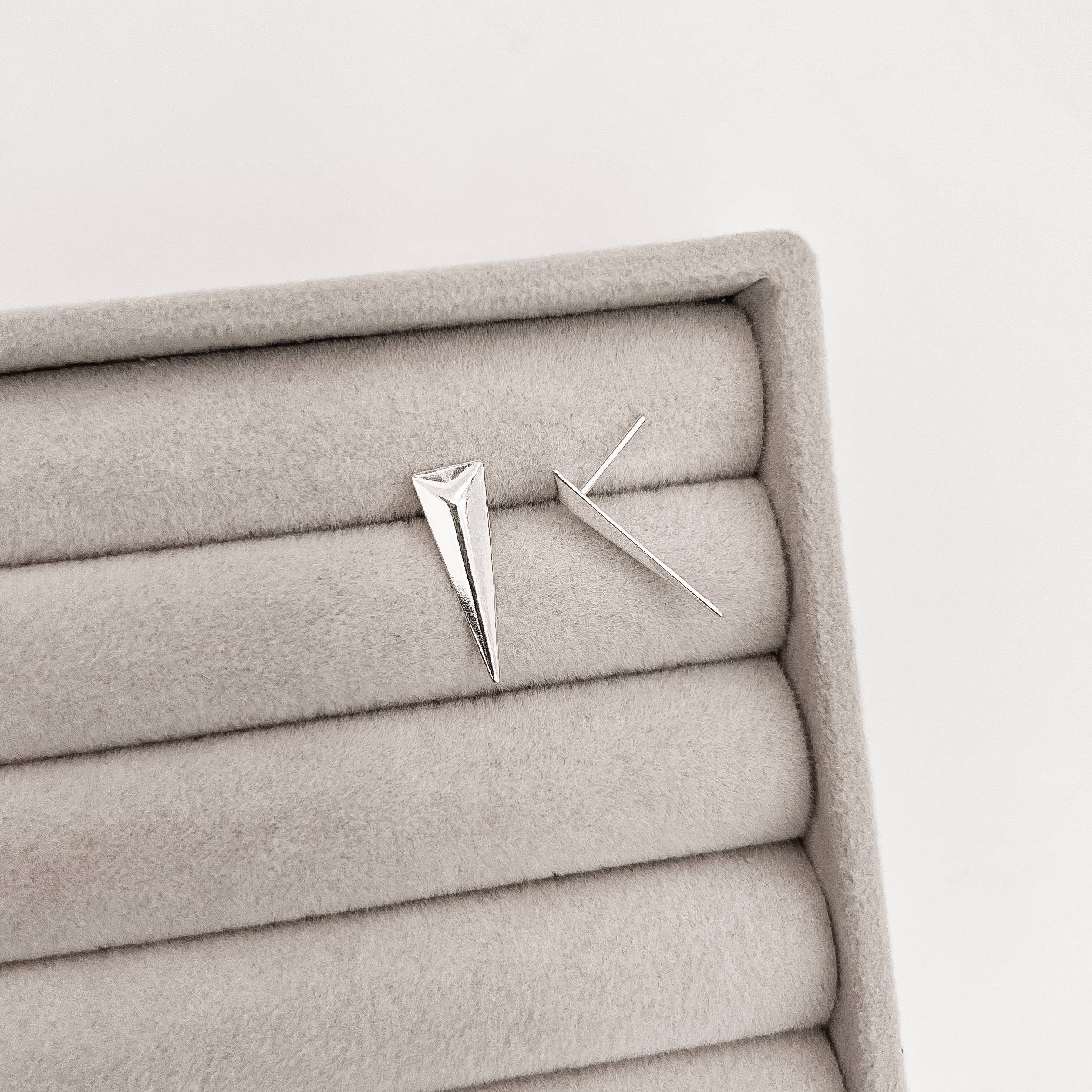 Imagem Brinco triângulo isósceles 19mm