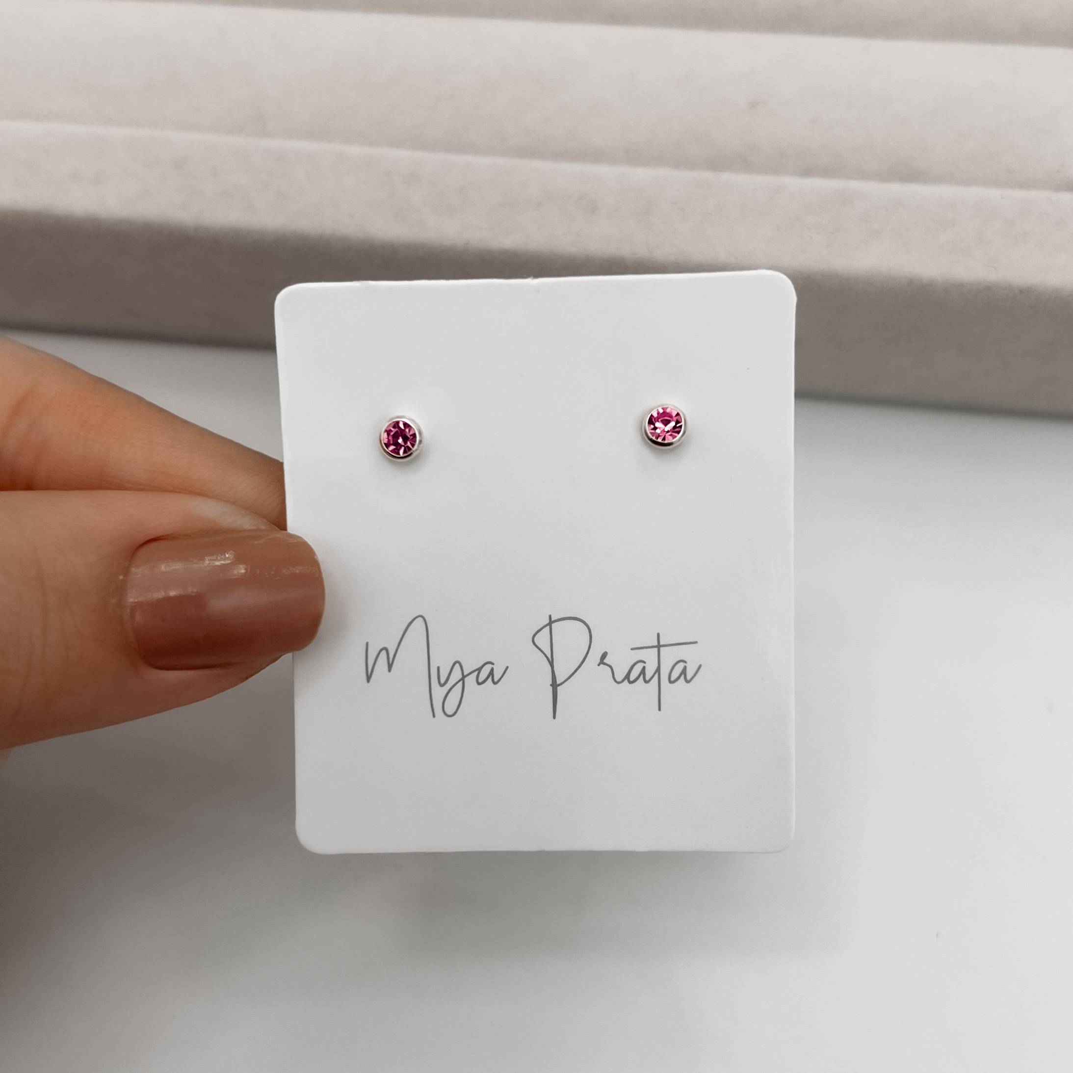 Brinco zircônia redonda embutida rosa 3mm