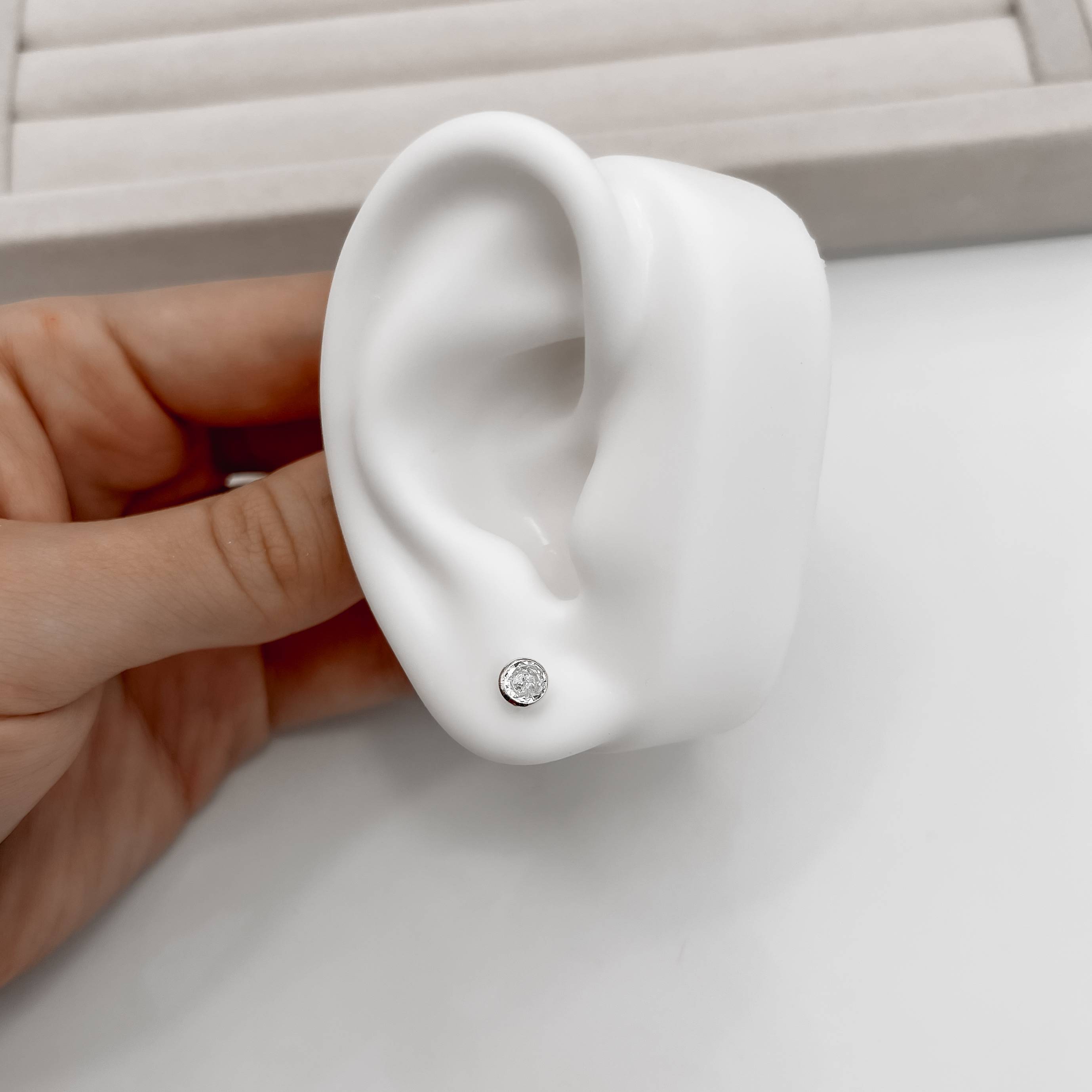 Imagem Brinco zircônia redonda cristal embutida 5mm