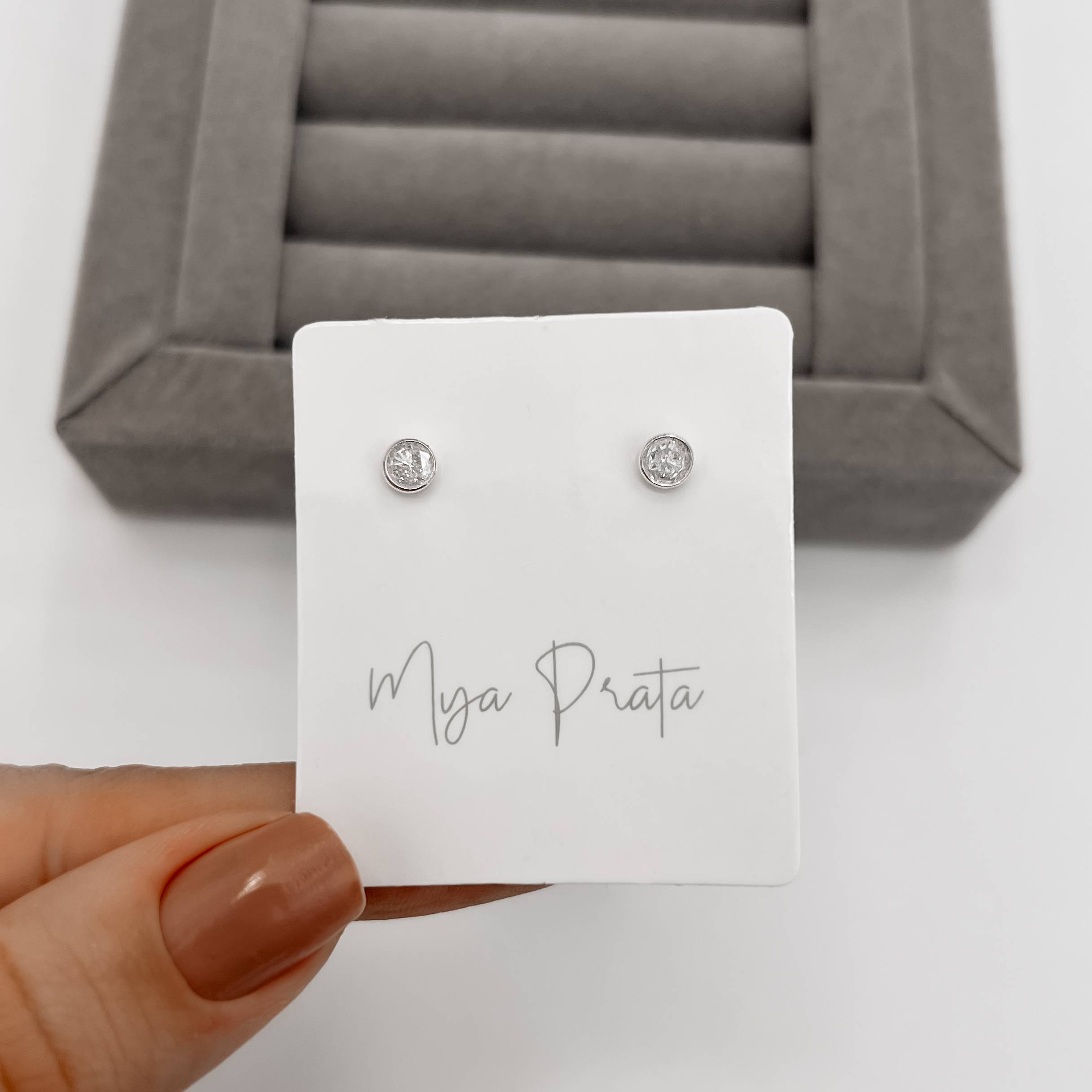 Imagem Brinco zircônia redonda embutida cristal 4mm