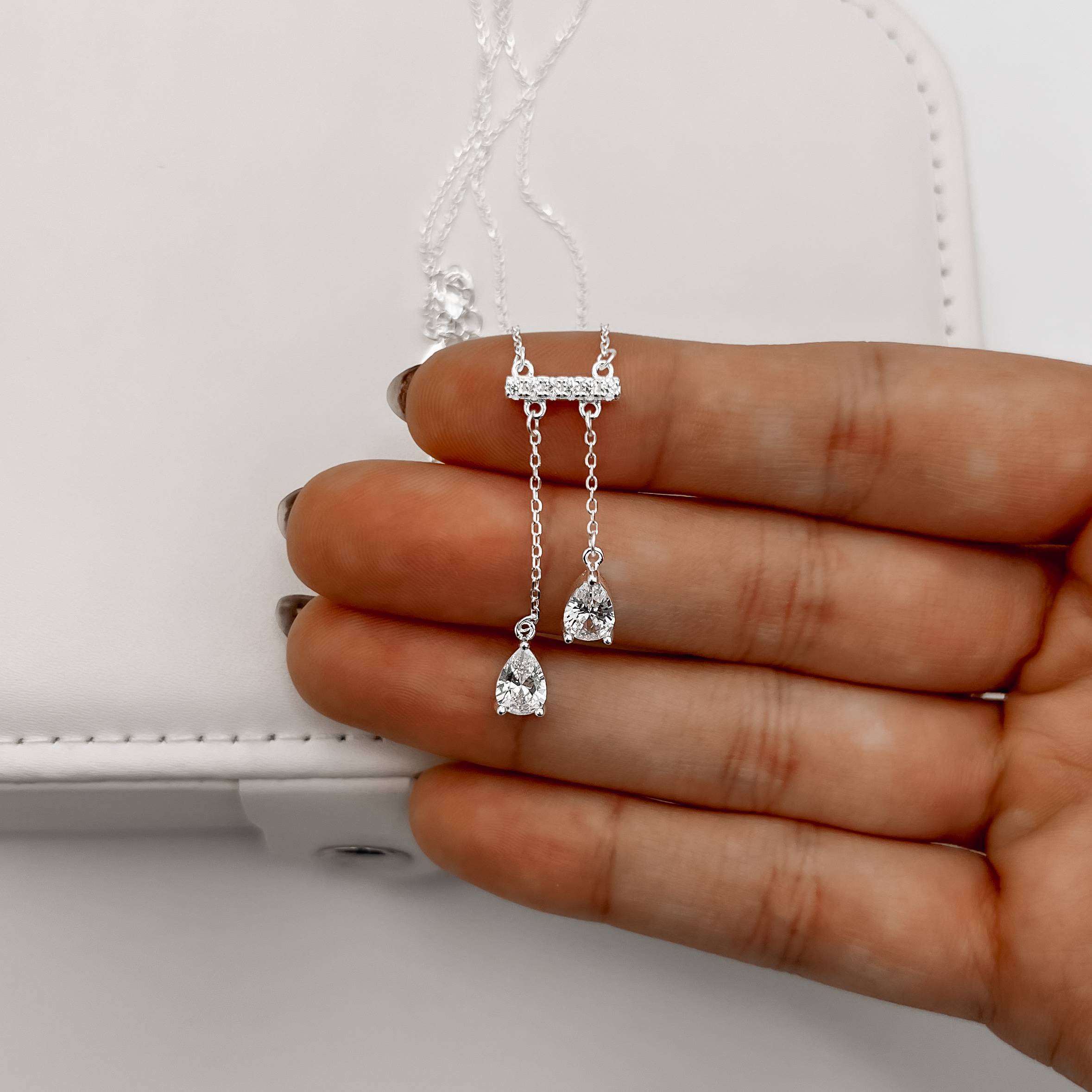 Imagem Secundária Colar entremeio bastão cravejado com pingentes zircônias gota 7mm 40+5cm