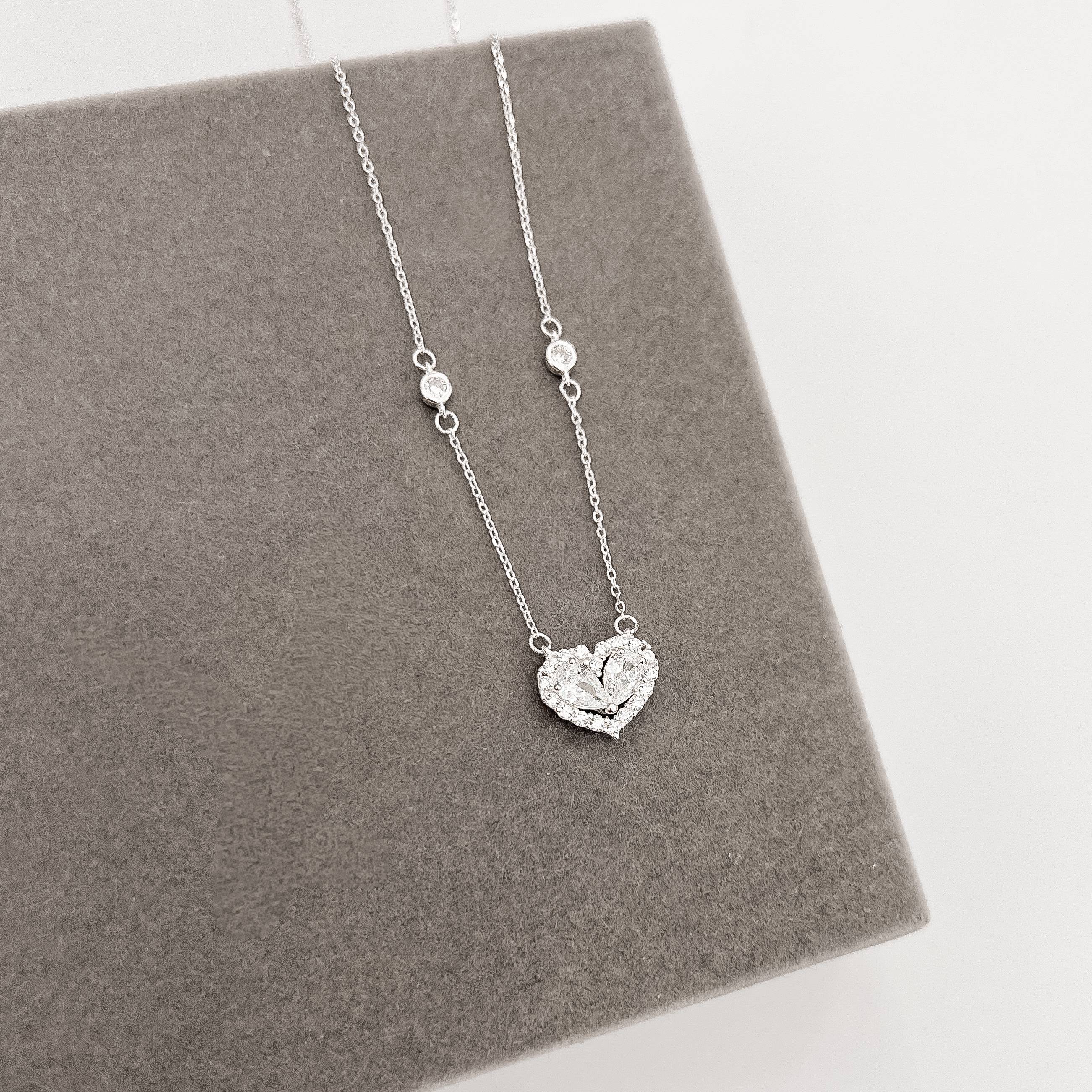 Imagem Colar coração cravejado 13mm com entremeios zircônias 40+5cm