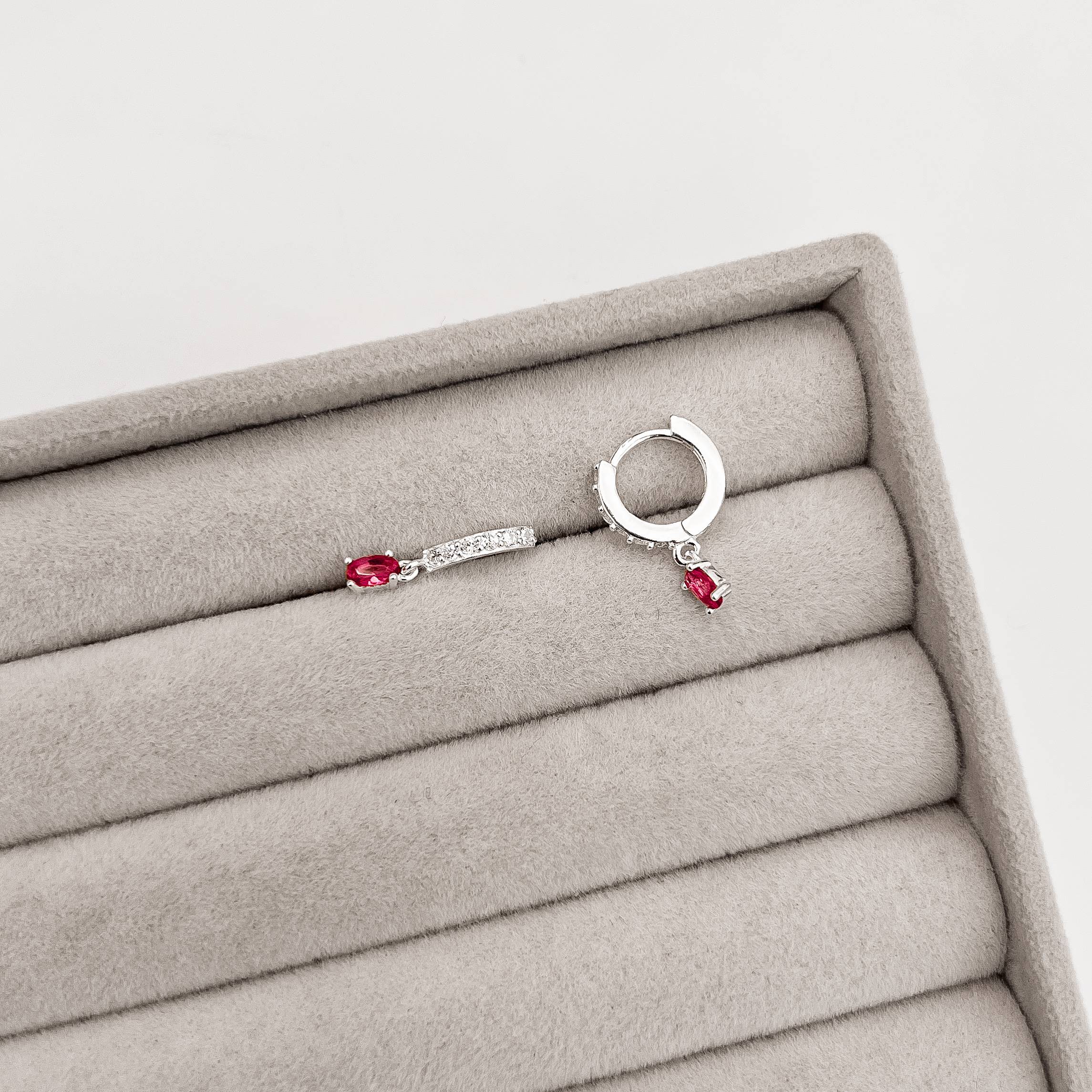 Argola click cravejada 11mm pingente zircônia oval cereja