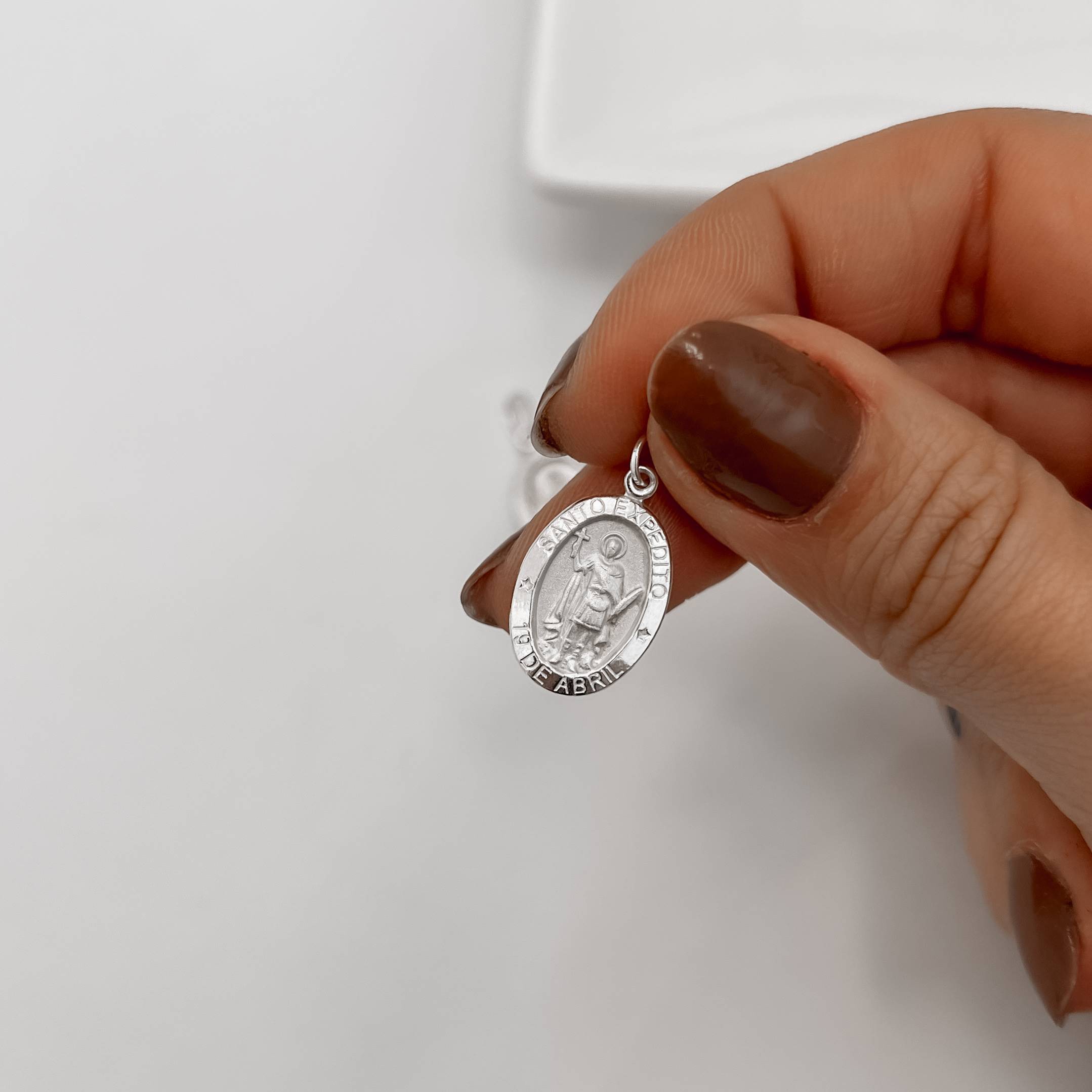 Imagem Pingente medalha dupla face Santo Expedito e cruz 16mm 