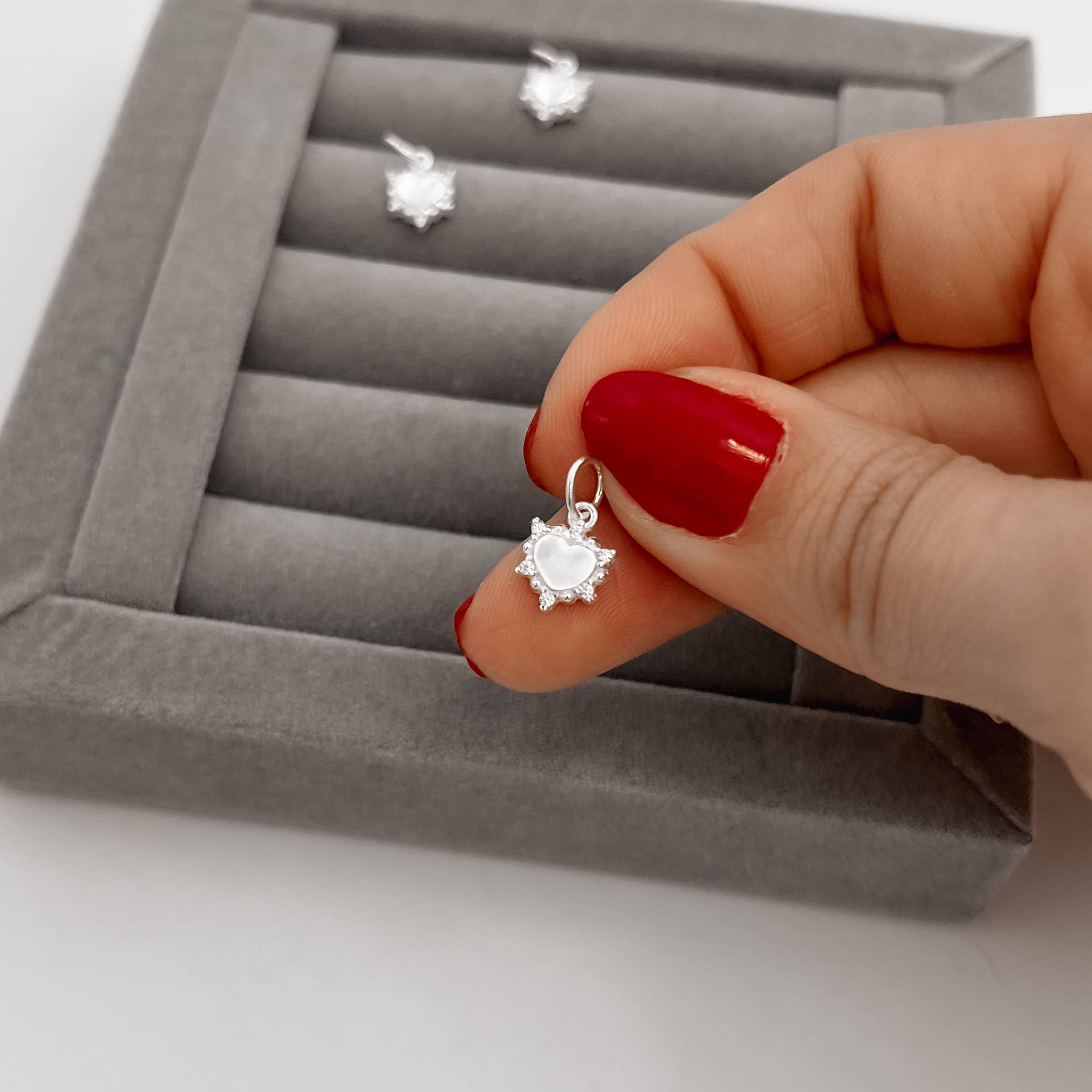 Imagem Secundária Pingente coração detalhe zircônias 8mm