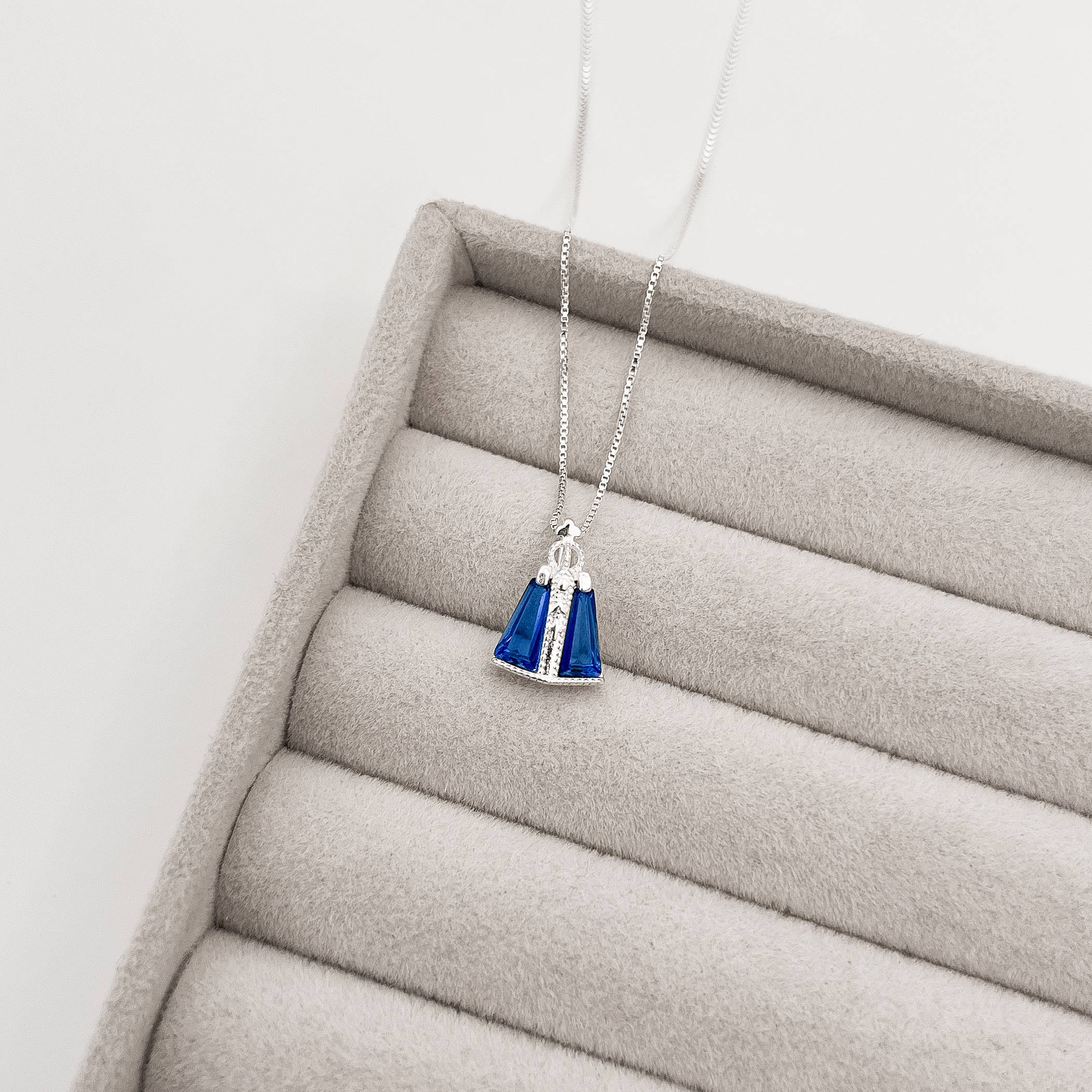 Colar Nsa. Sra. Aparecida cravejada azul 15mm 45cm