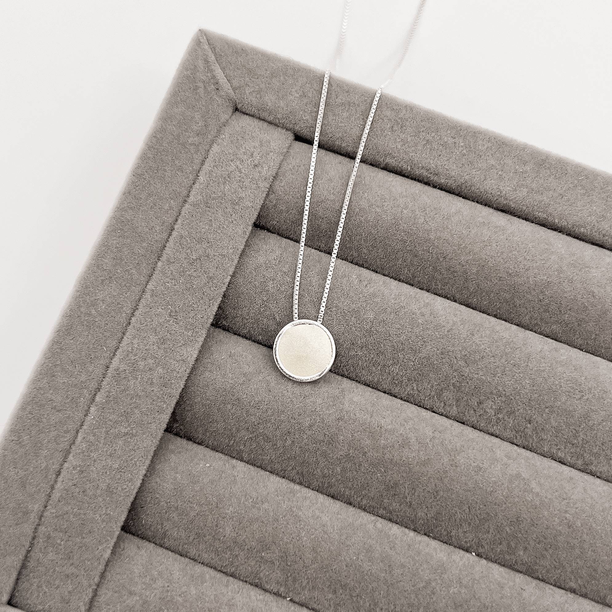 Imagem Secundária Colar pingente círculo perolado resina 10mm 45cm