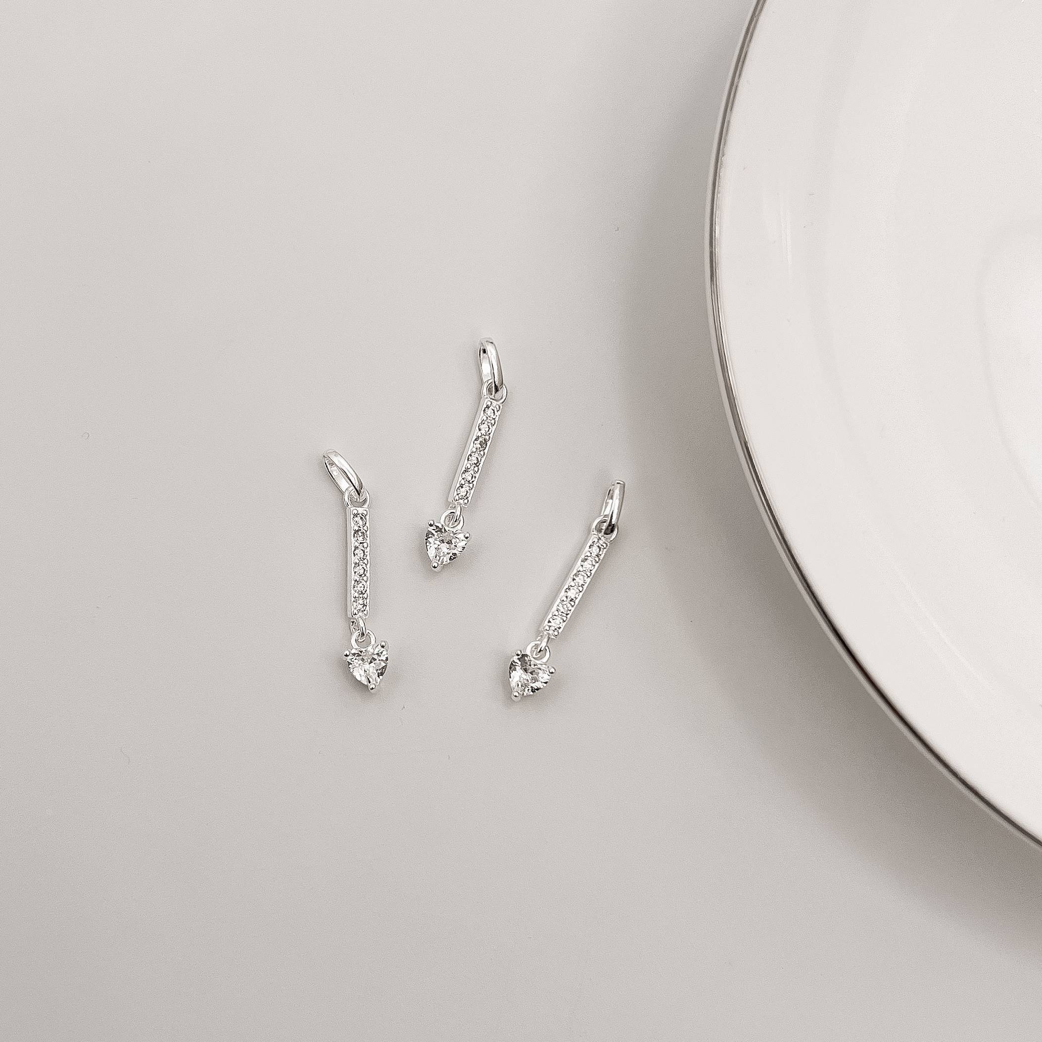 Imagem Secundária Pingente palito cravejado com zircônia coração 11mm