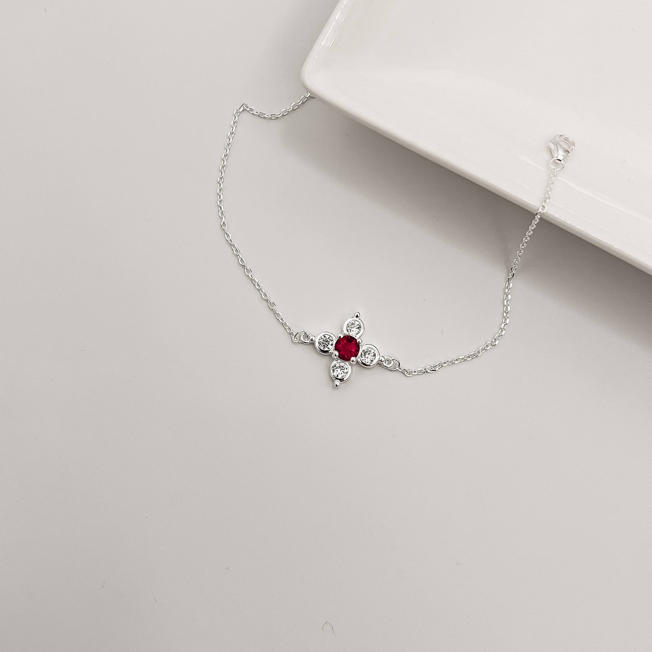 Imagem Pulseira entremeio flor com zircônias cristal e cereja 14mm